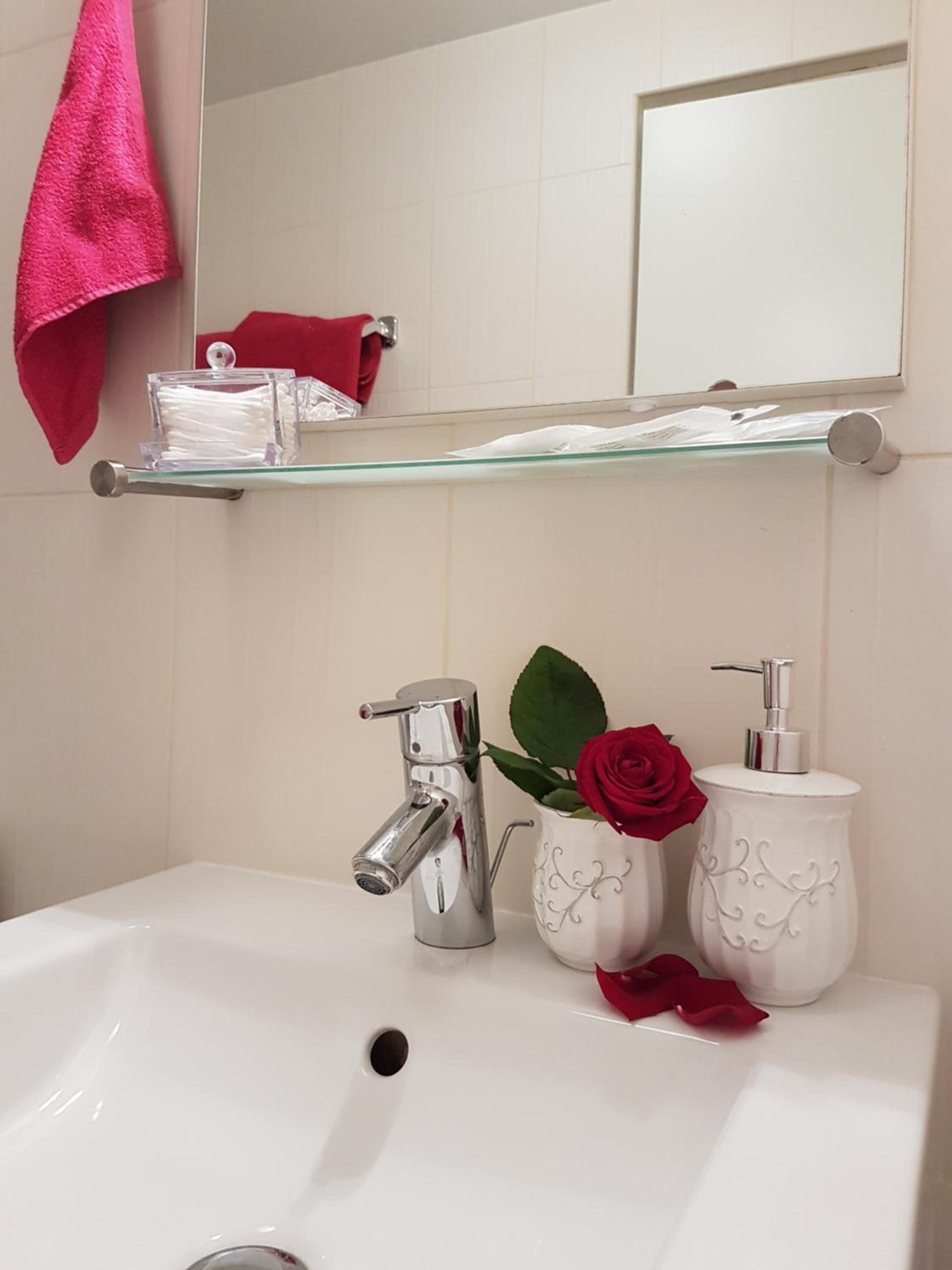 Studio Apartment - Photo 33