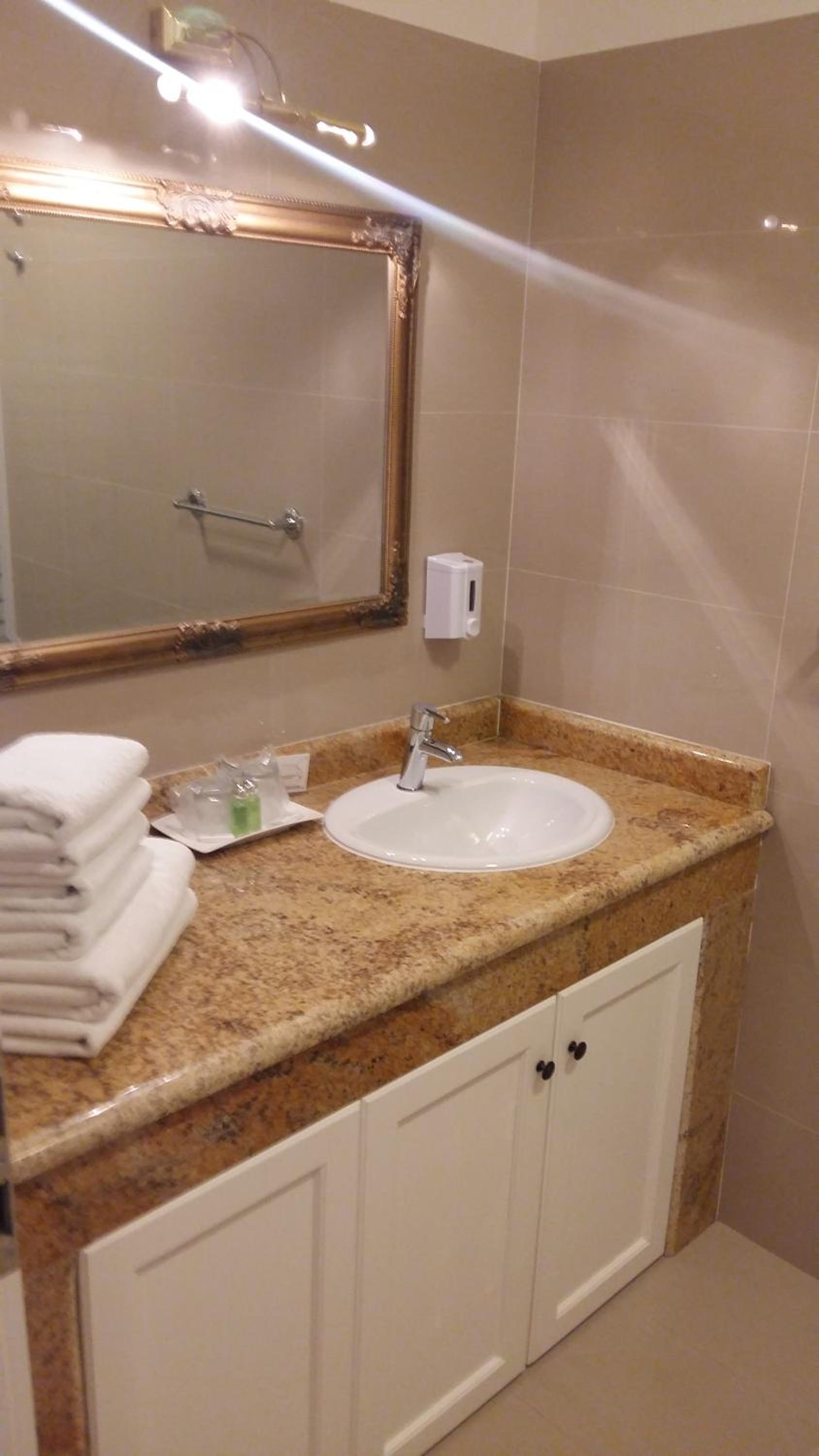 Superior Double Room with Balcony and Sea View - Photo 11