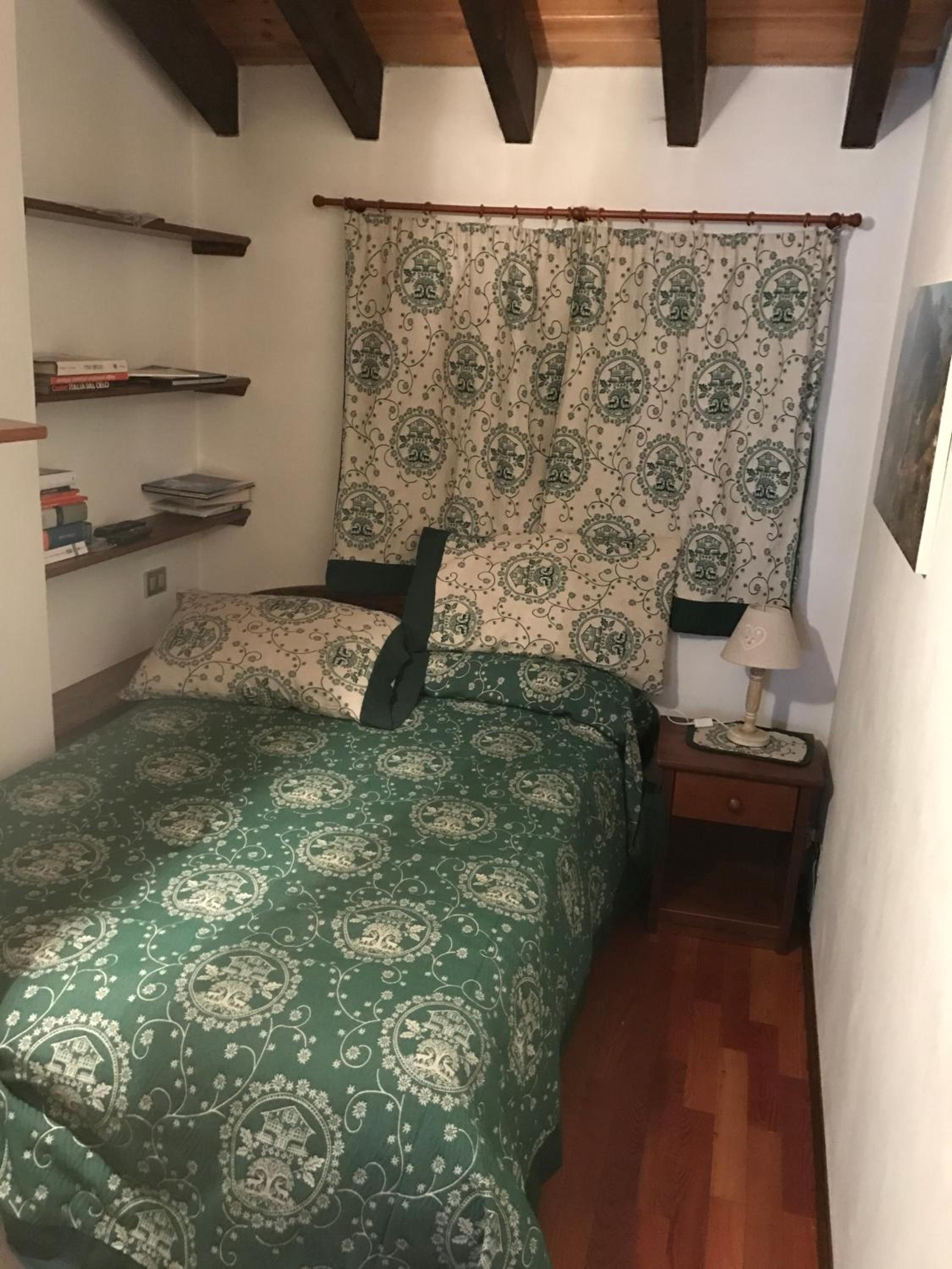 Double Room with Shared Bathroom photo 3