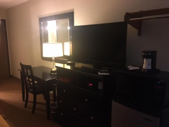 King Room - Non-Smoking photo 3