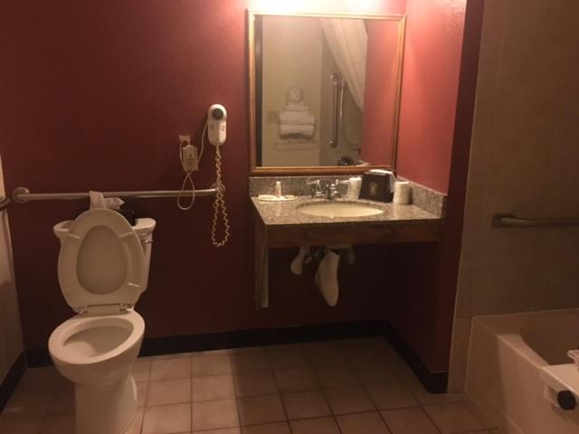 Queen Room - Mobility Access/Non-Smoking - Photo 4