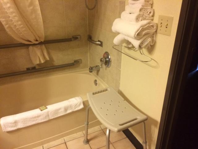 Queen Room - Mobility Access/Non-Smoking - Photo 2