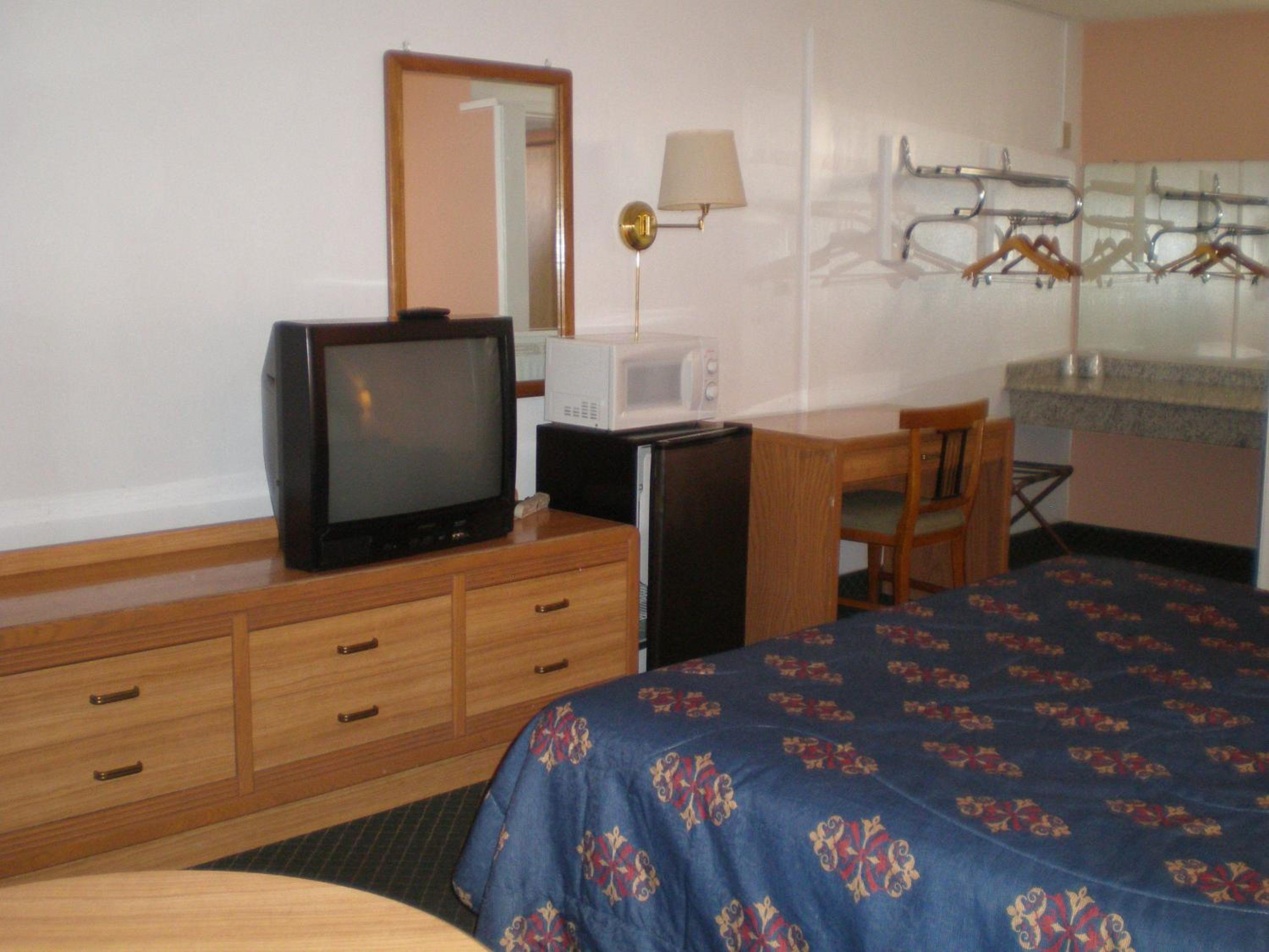 Superior Family Room - Photo 15