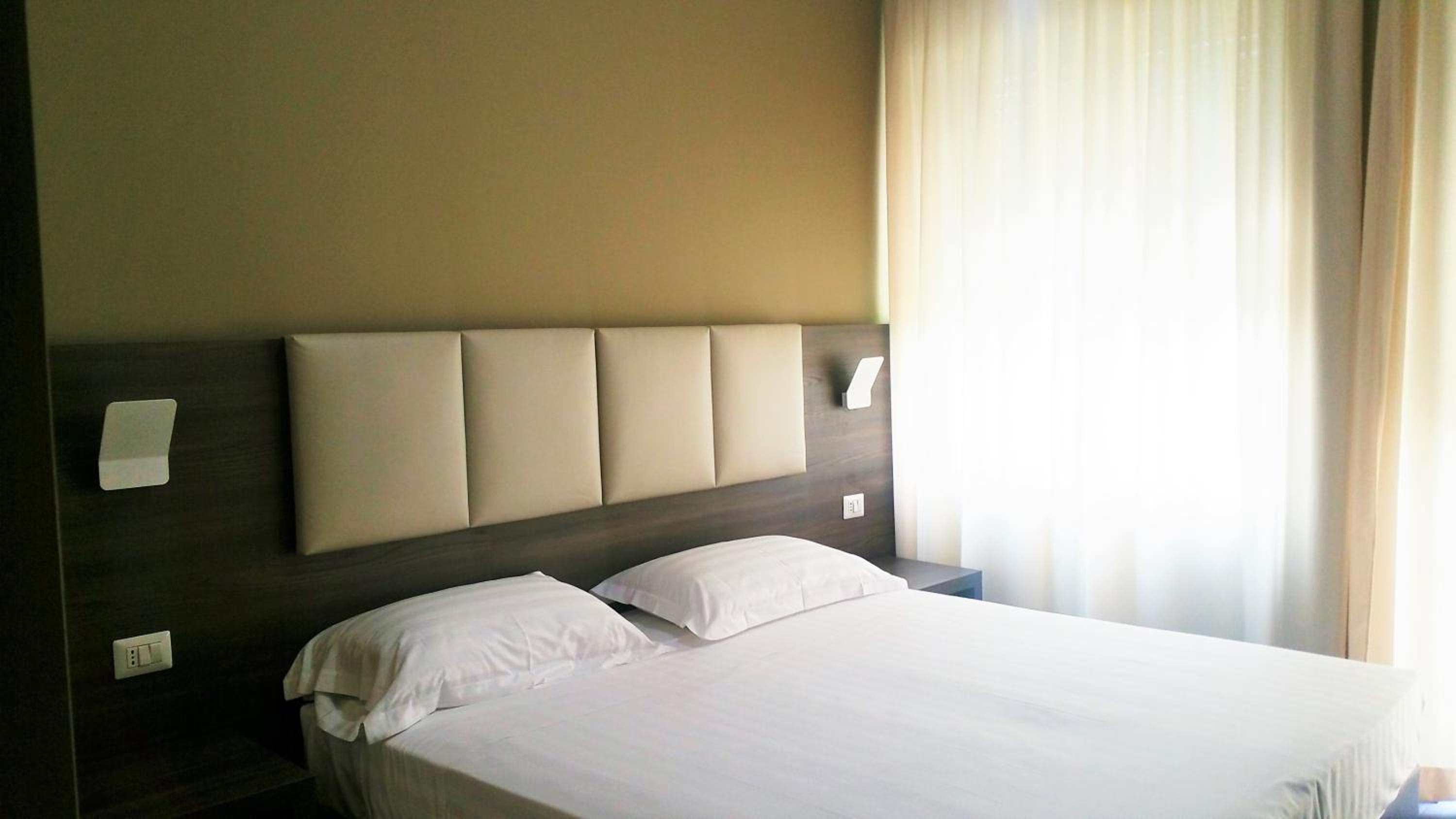King Room with Lake View - Photo 1