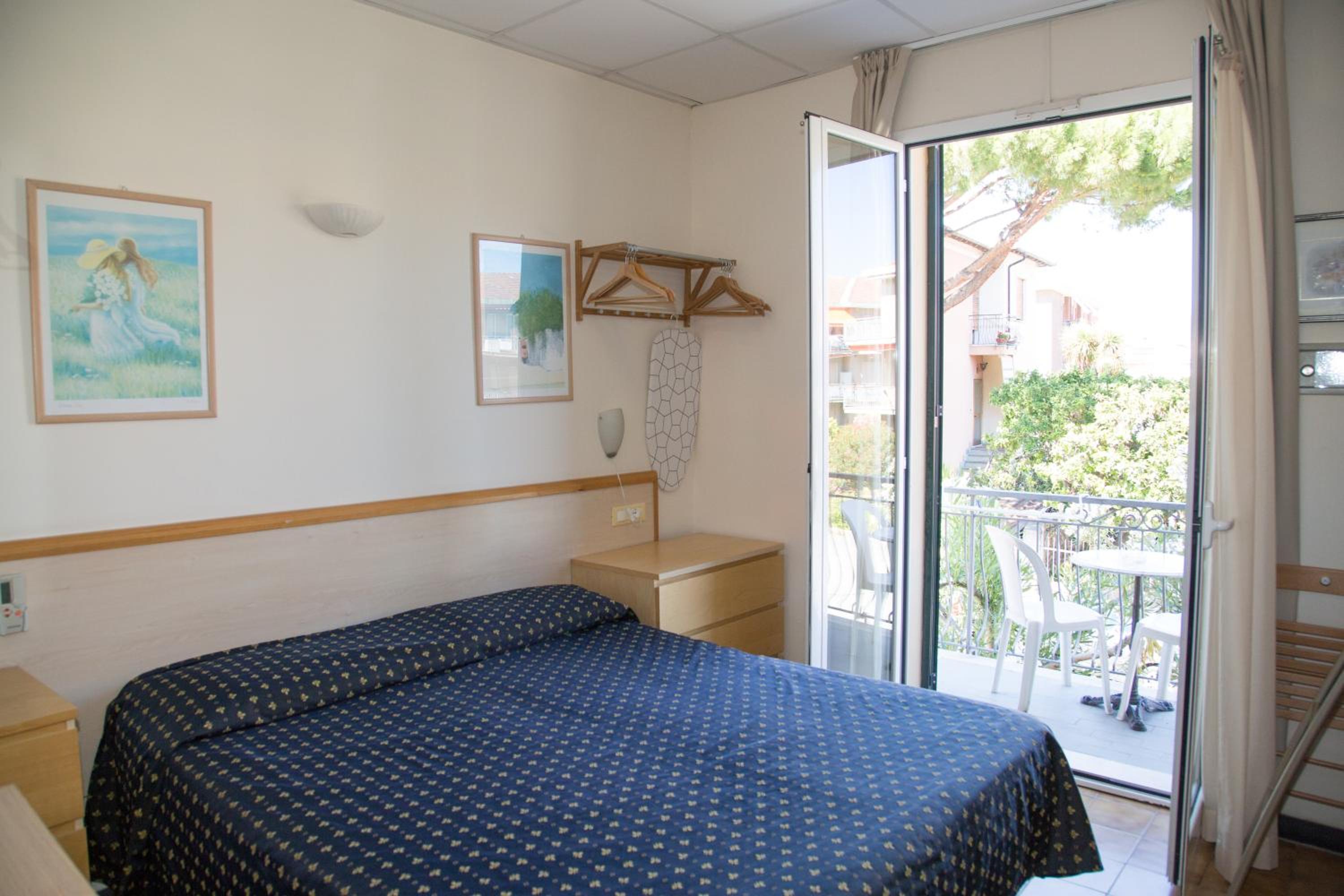 Double or Twin Room - Photo 8