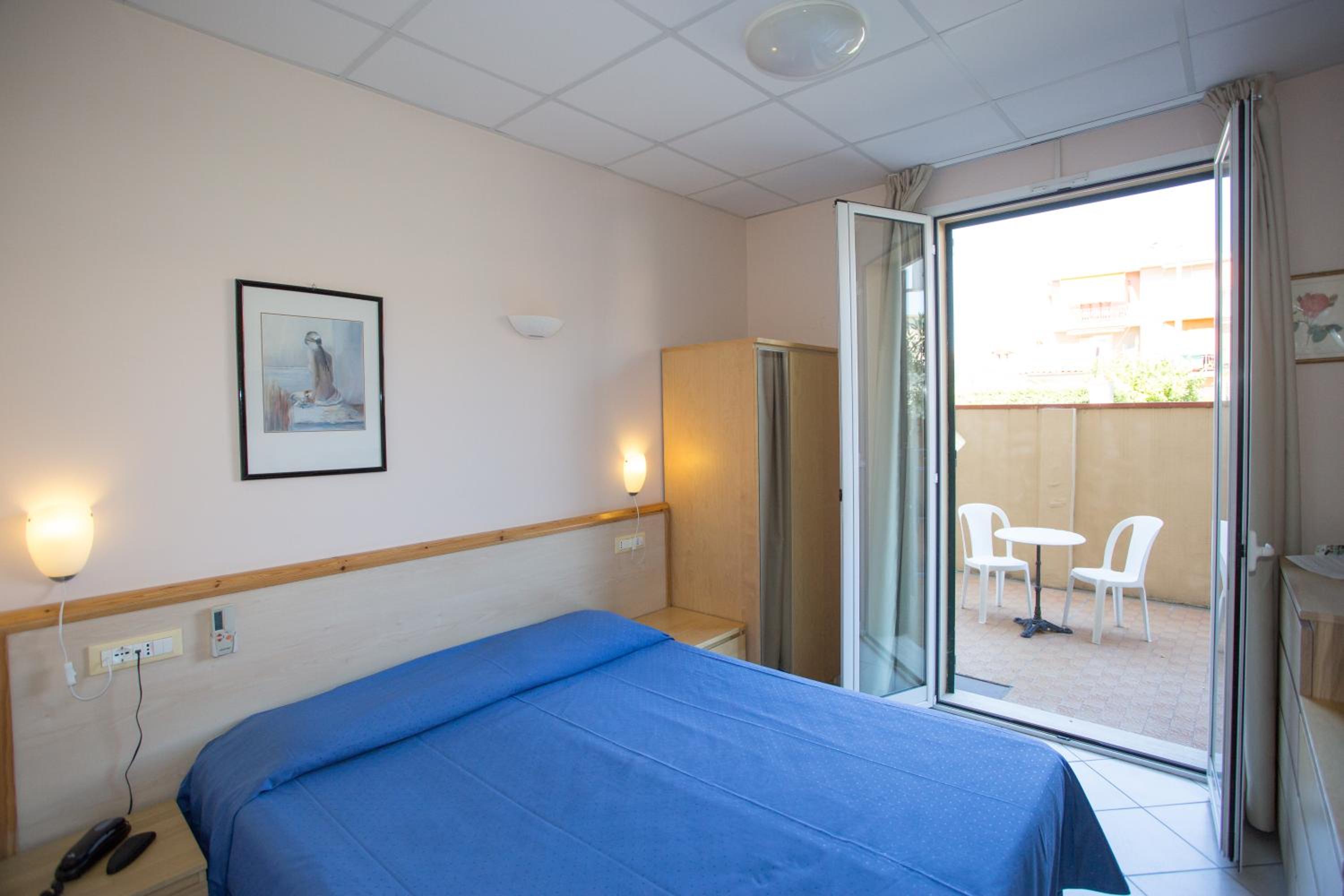 Double or Twin Room - Photo 10