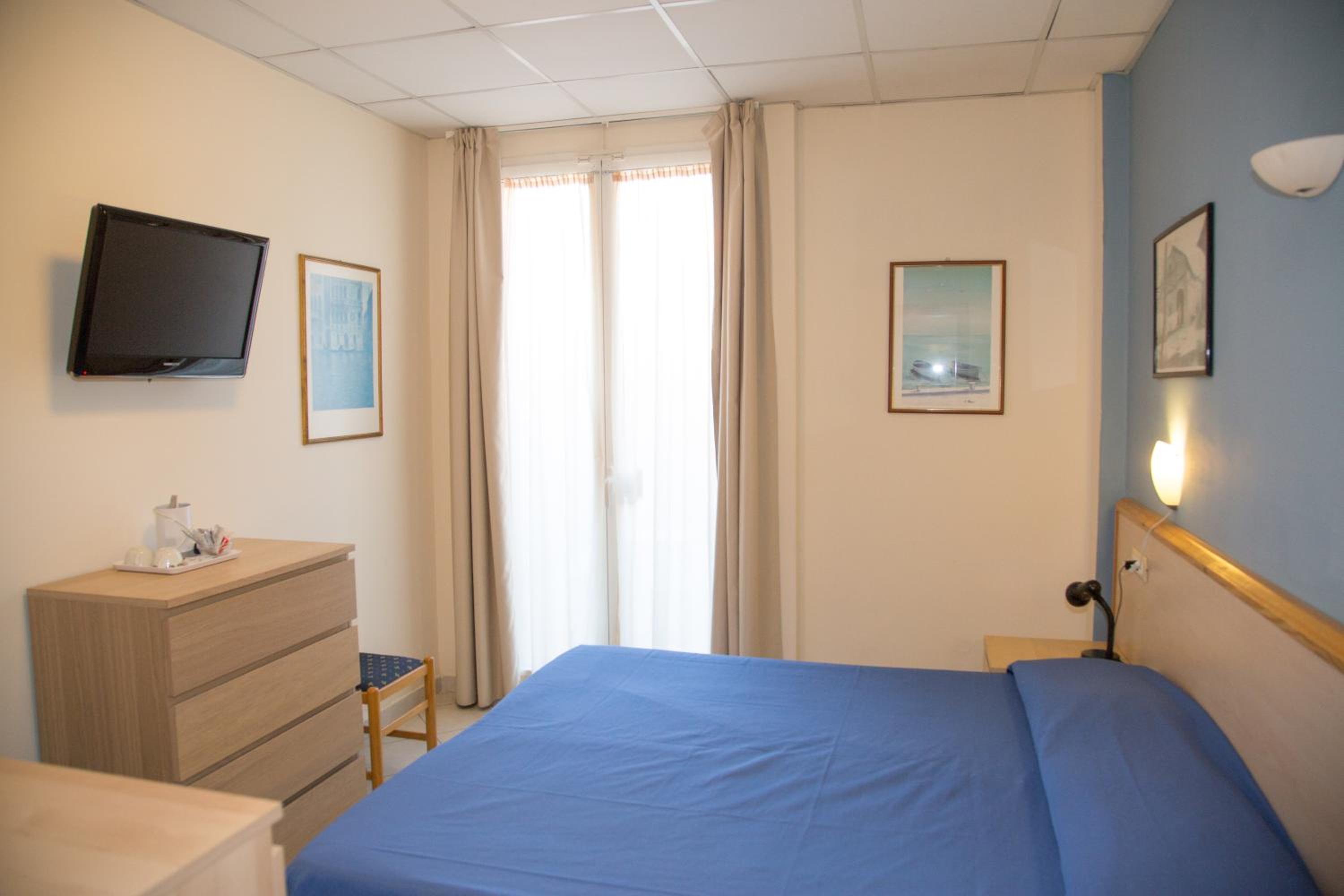 Double or Twin Room - Photo 7