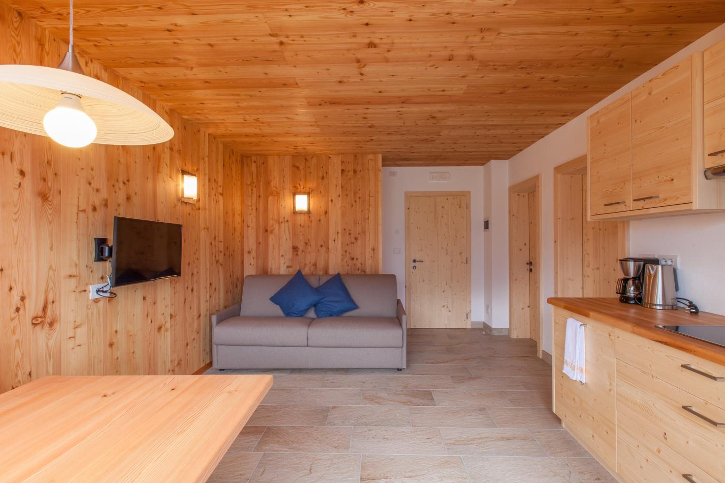 One-Bedroom Apartment with Mountain View