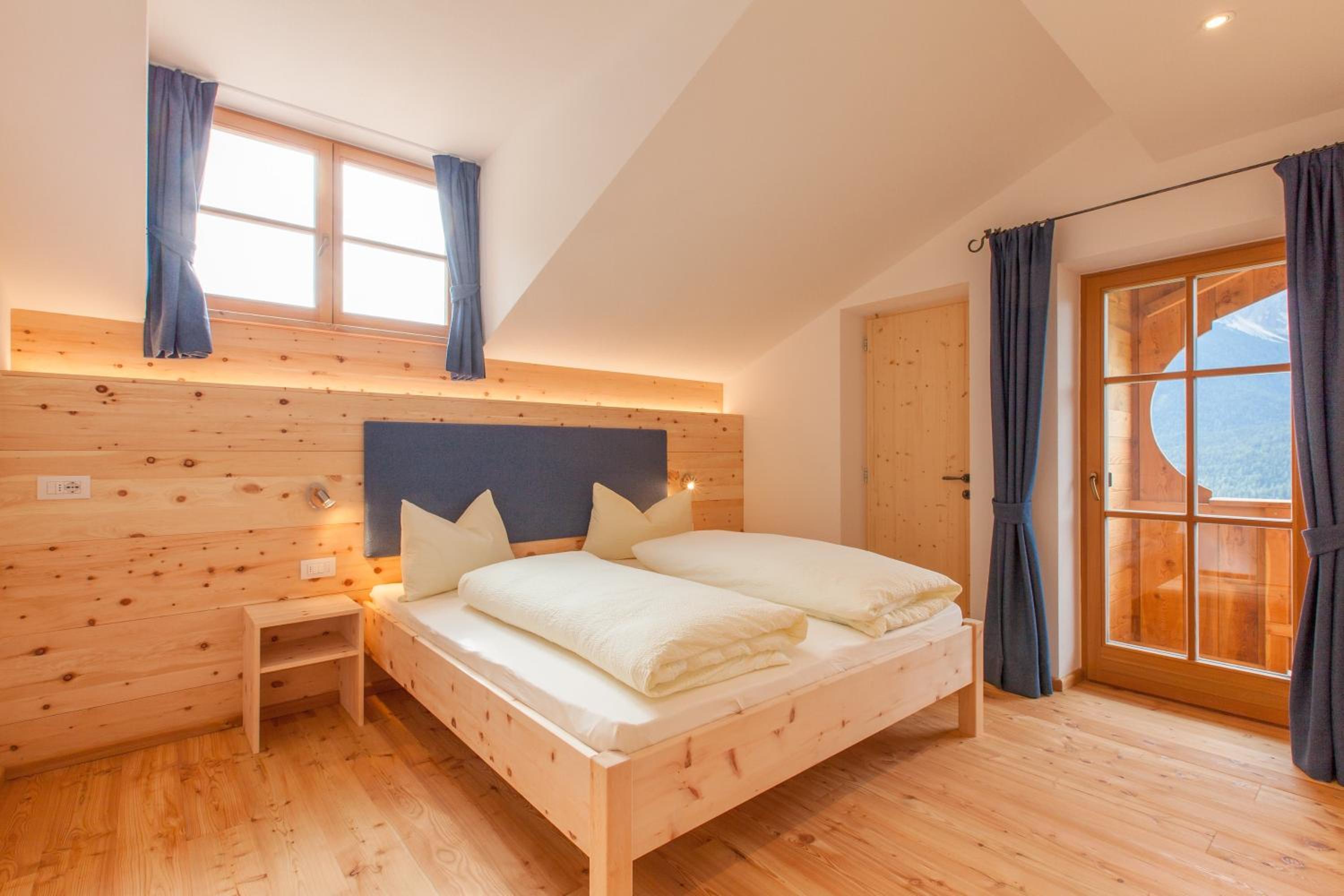 One-Bedroom Apartment with Mountain View photo 2