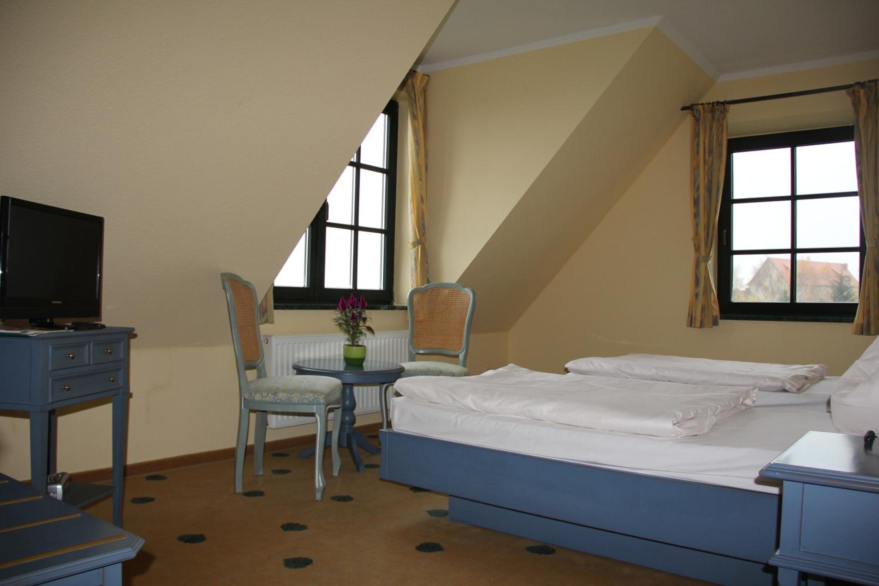 Small Twin Room photo 1