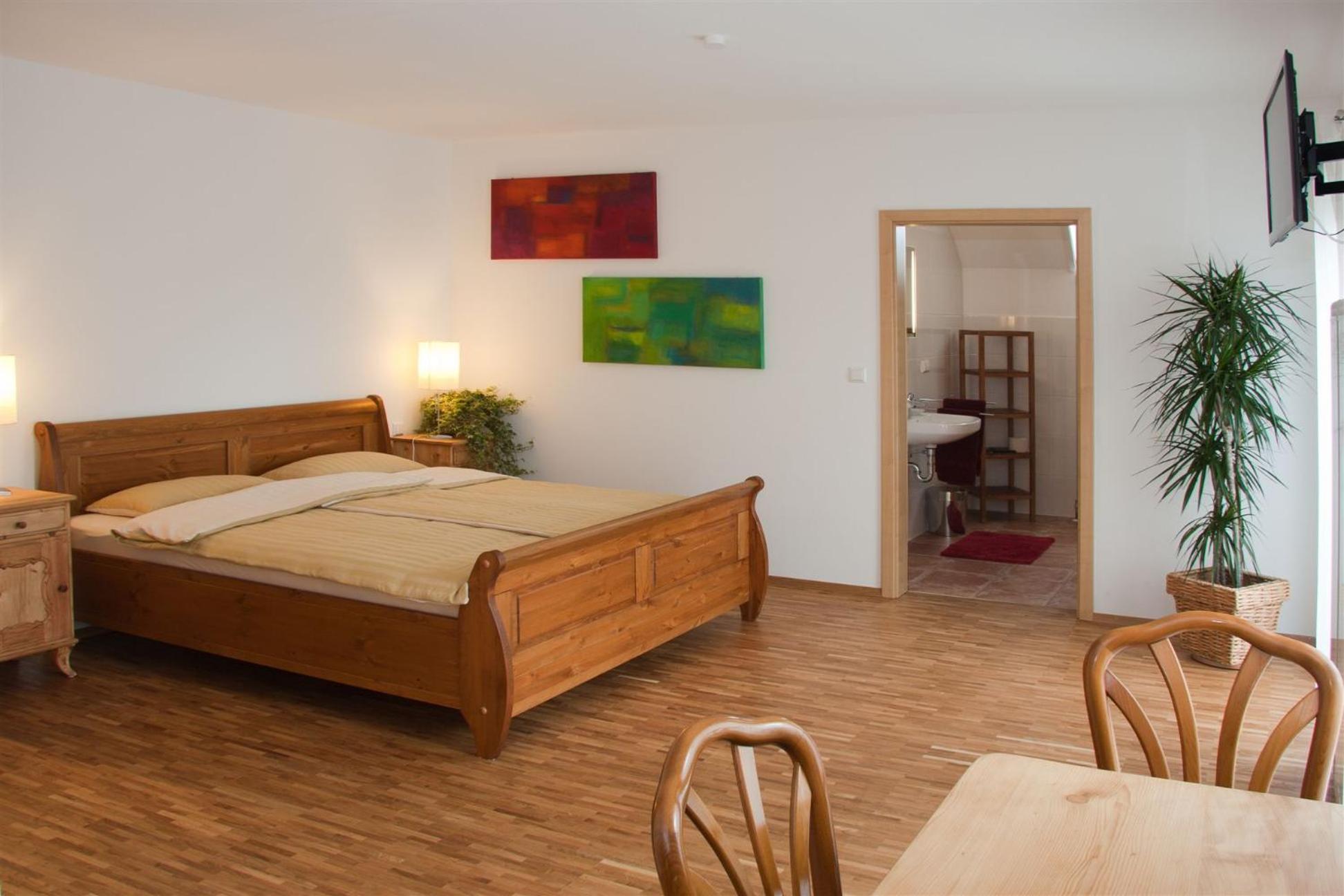 Large Double Room photo 3