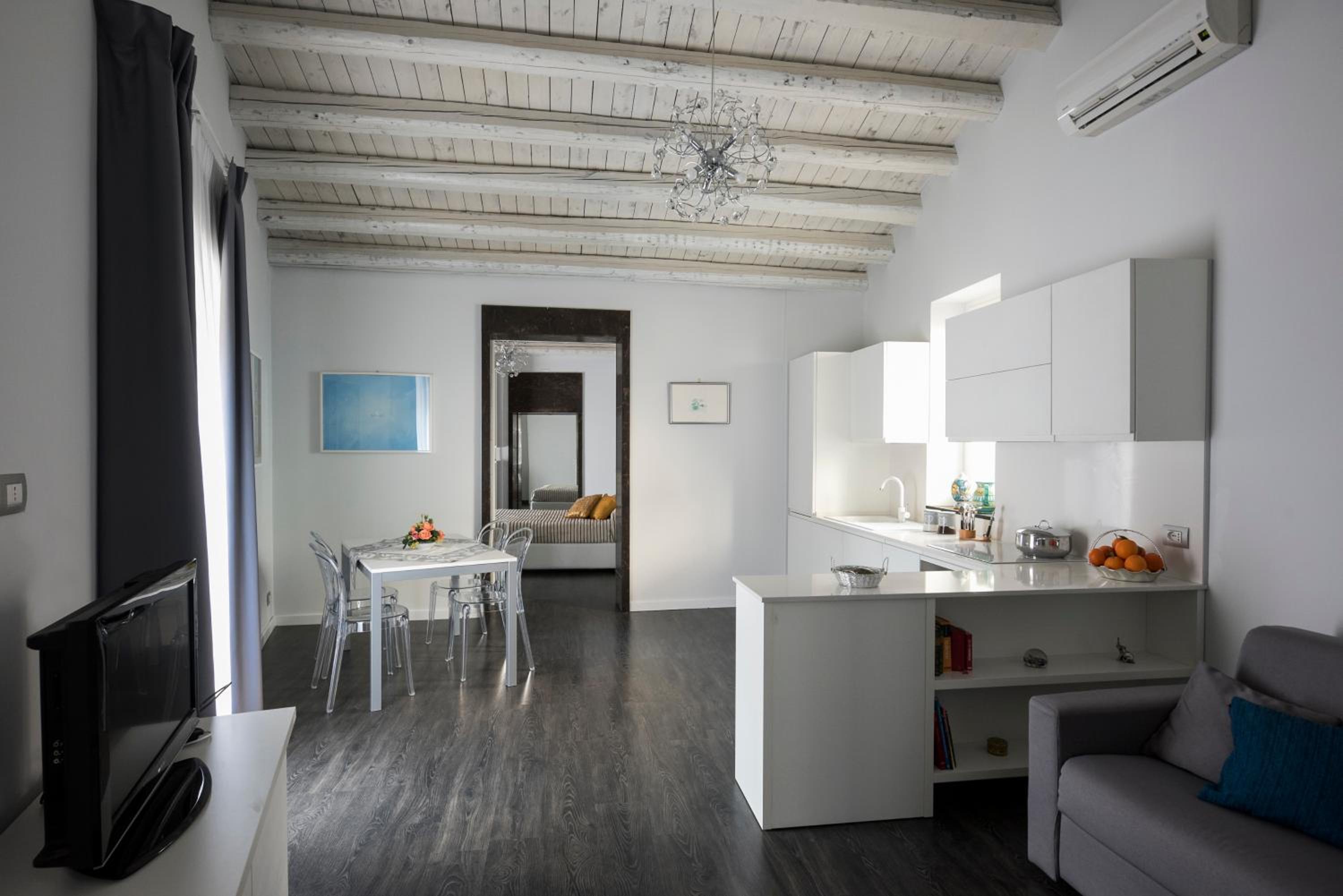 One-Bedroom House photo 1