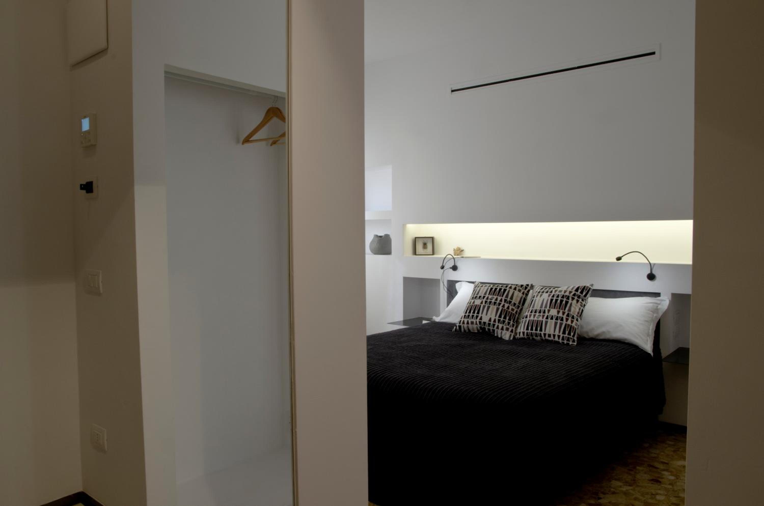 Double or Twin Room with City View photo 3