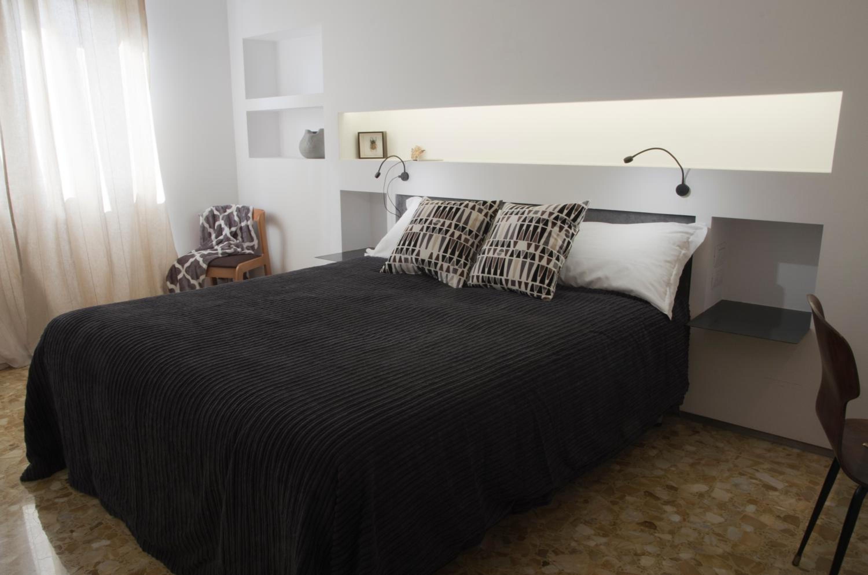 Double or Twin Room with City View photo 2