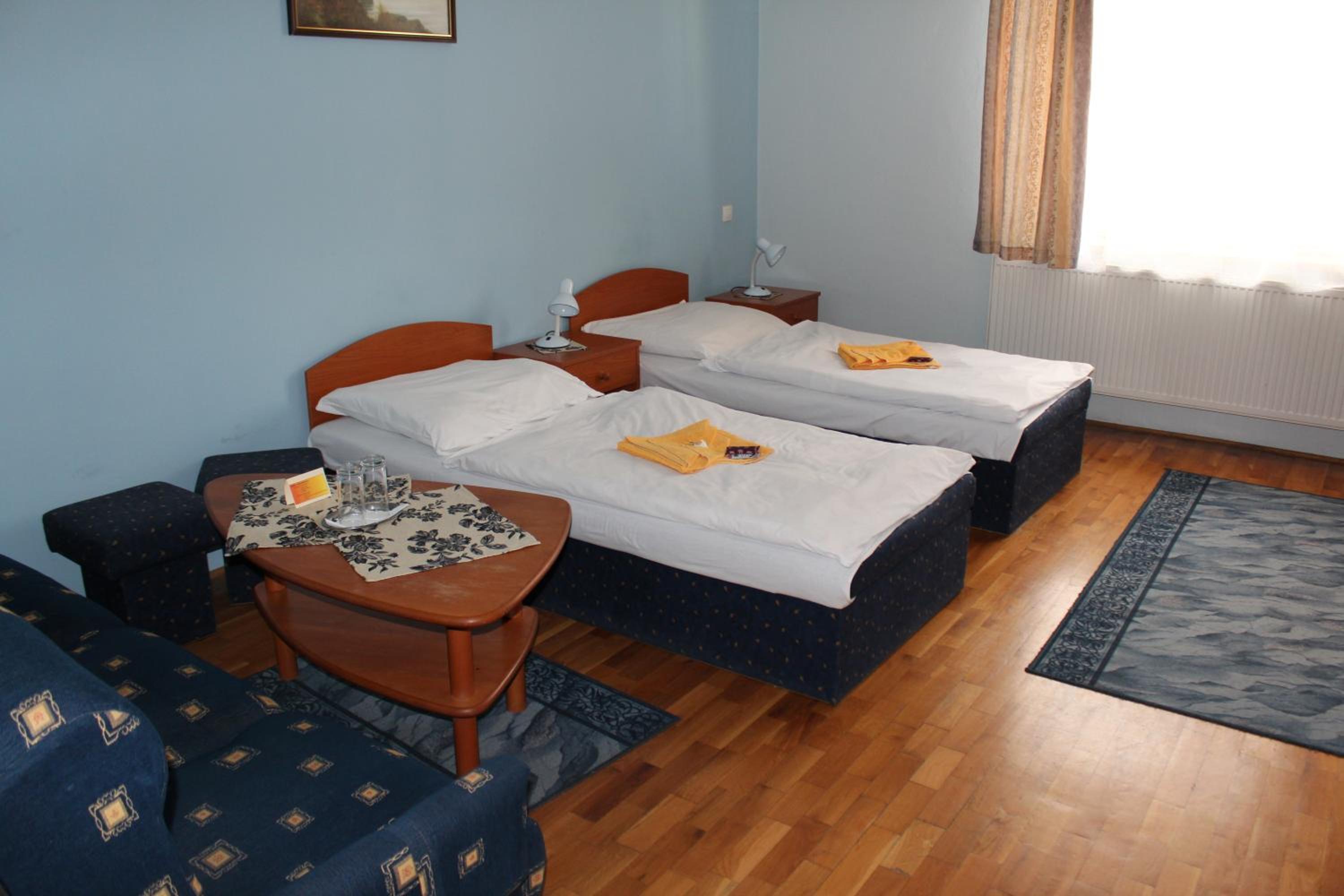 Budget Twin Room photo 2