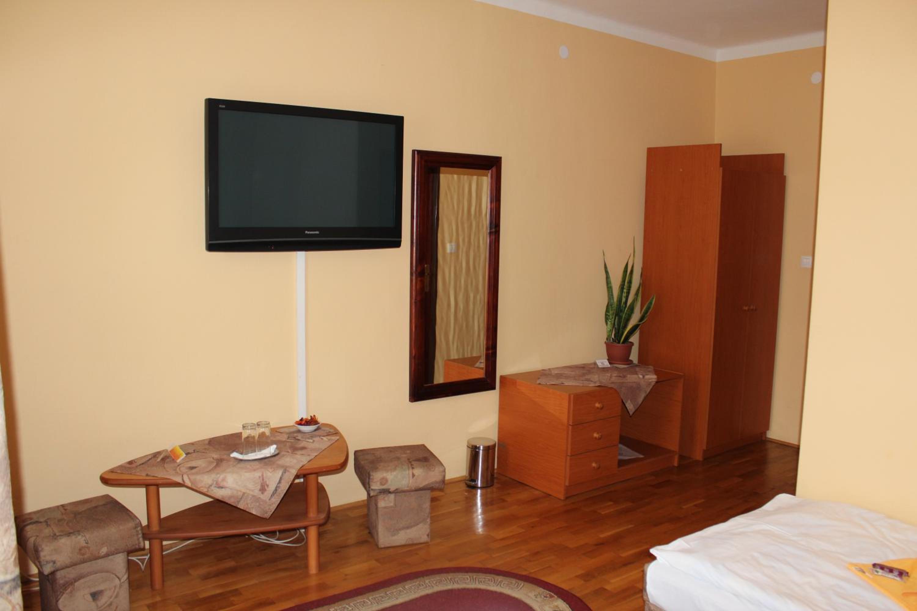 Budget Twin Room photo 3