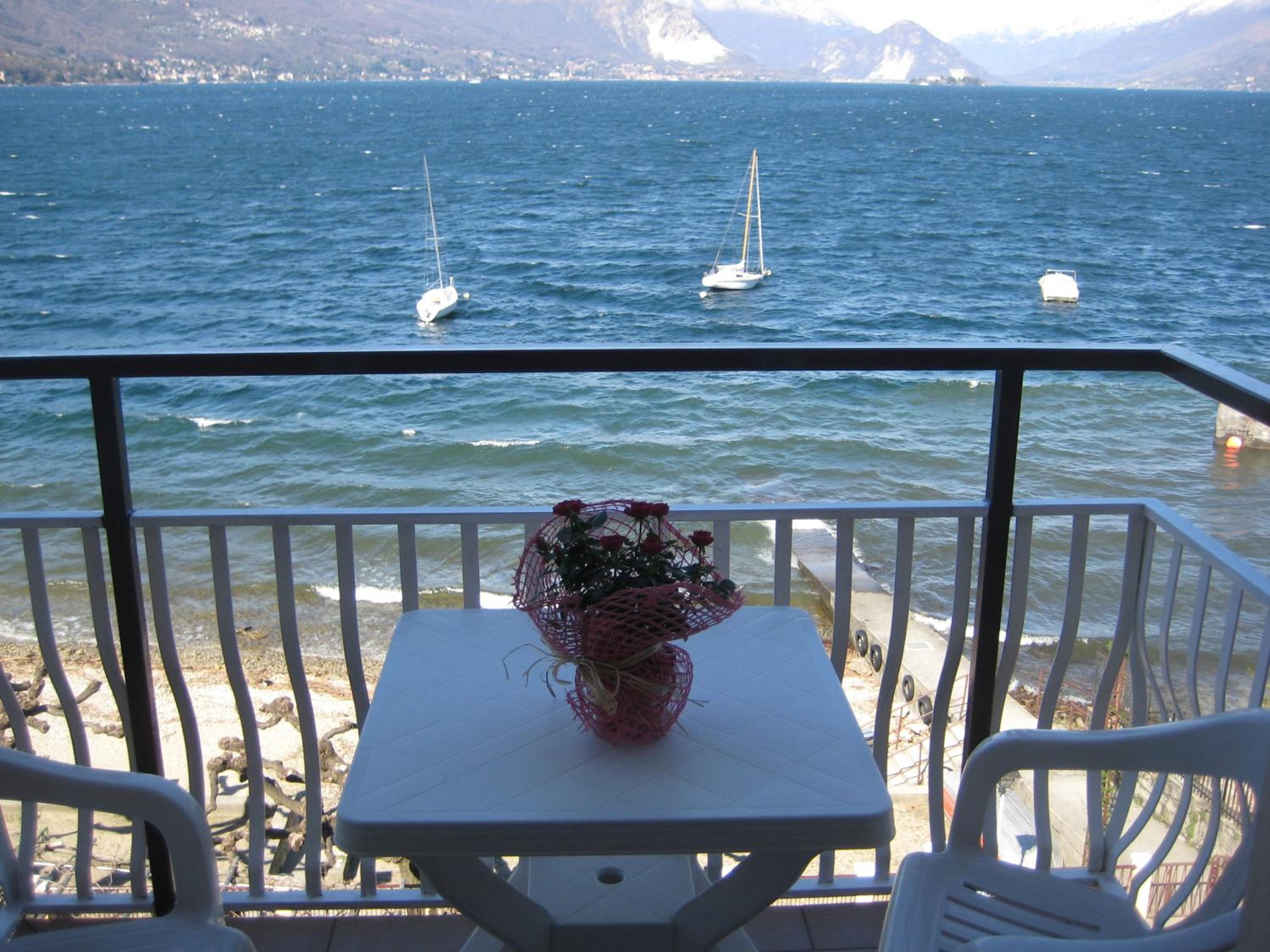 Double or Twin Room with Lake View photo 2