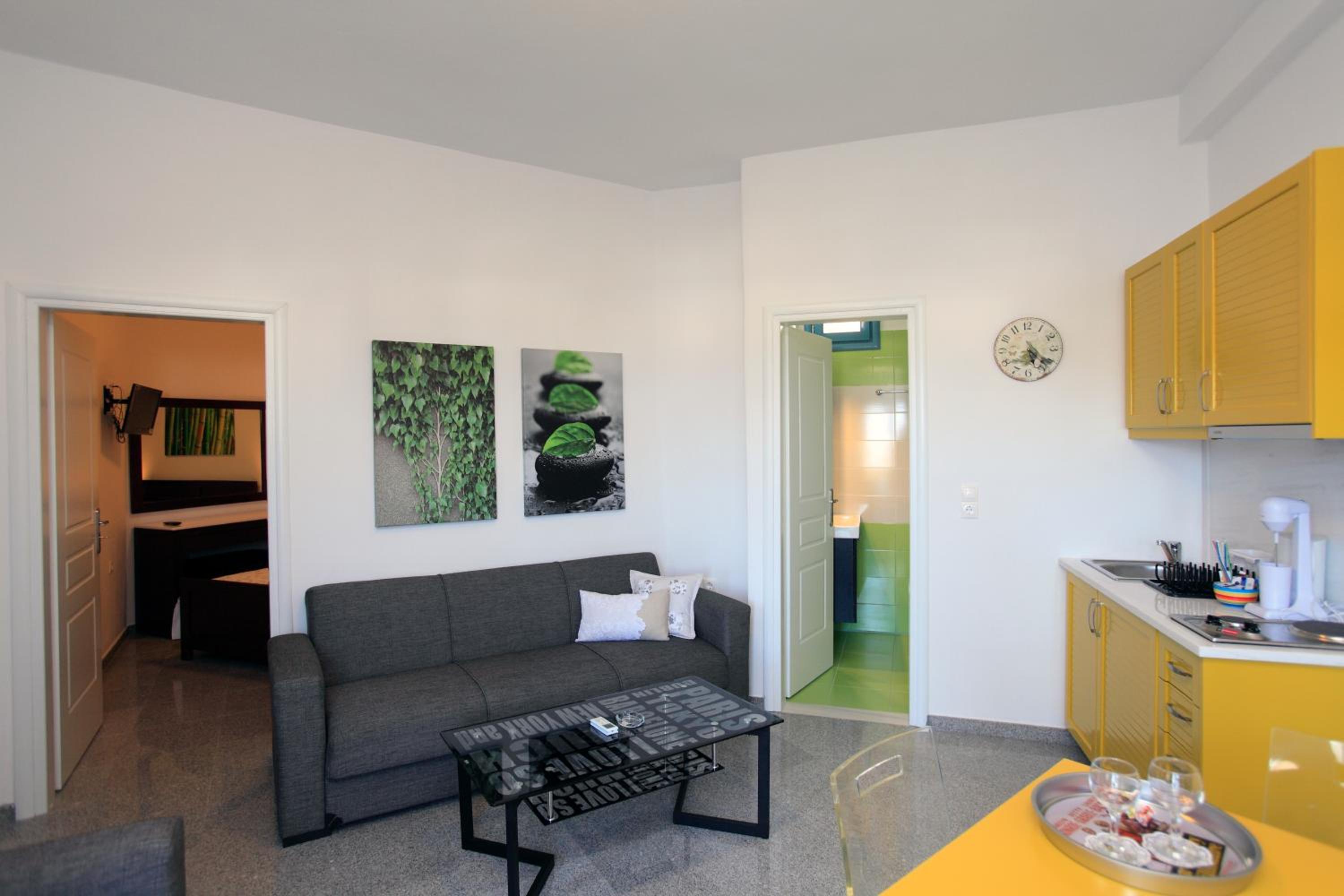 One-Bedroom Apartment photo 1
