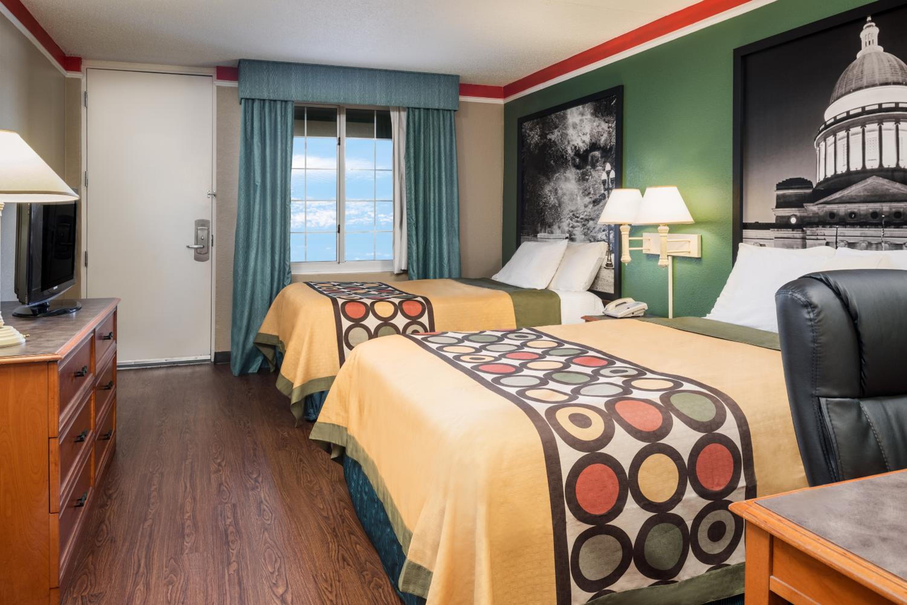 Double Room with Two Double Beds - Smoking photo 2