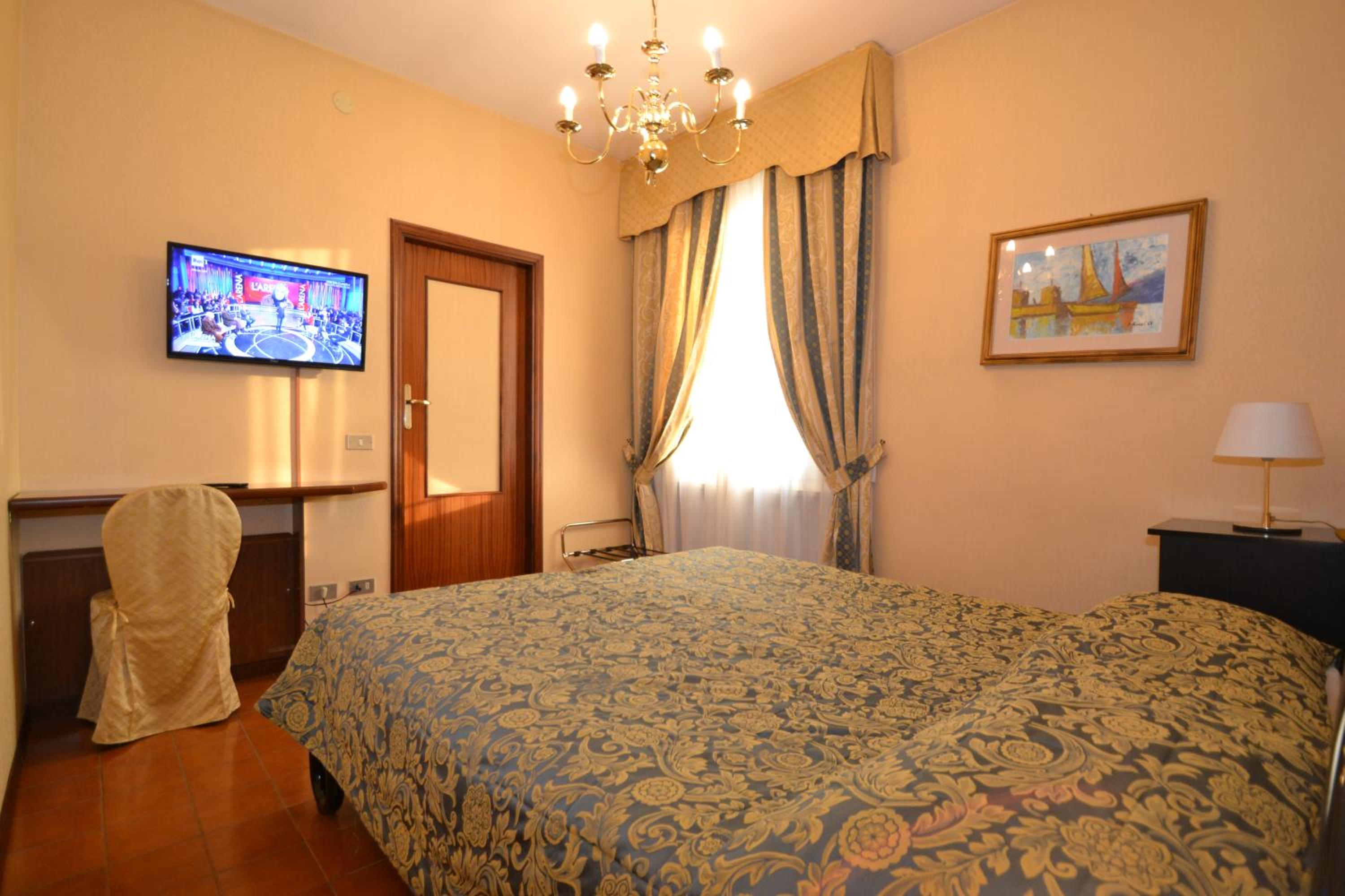 Double or Twin Room photo 2