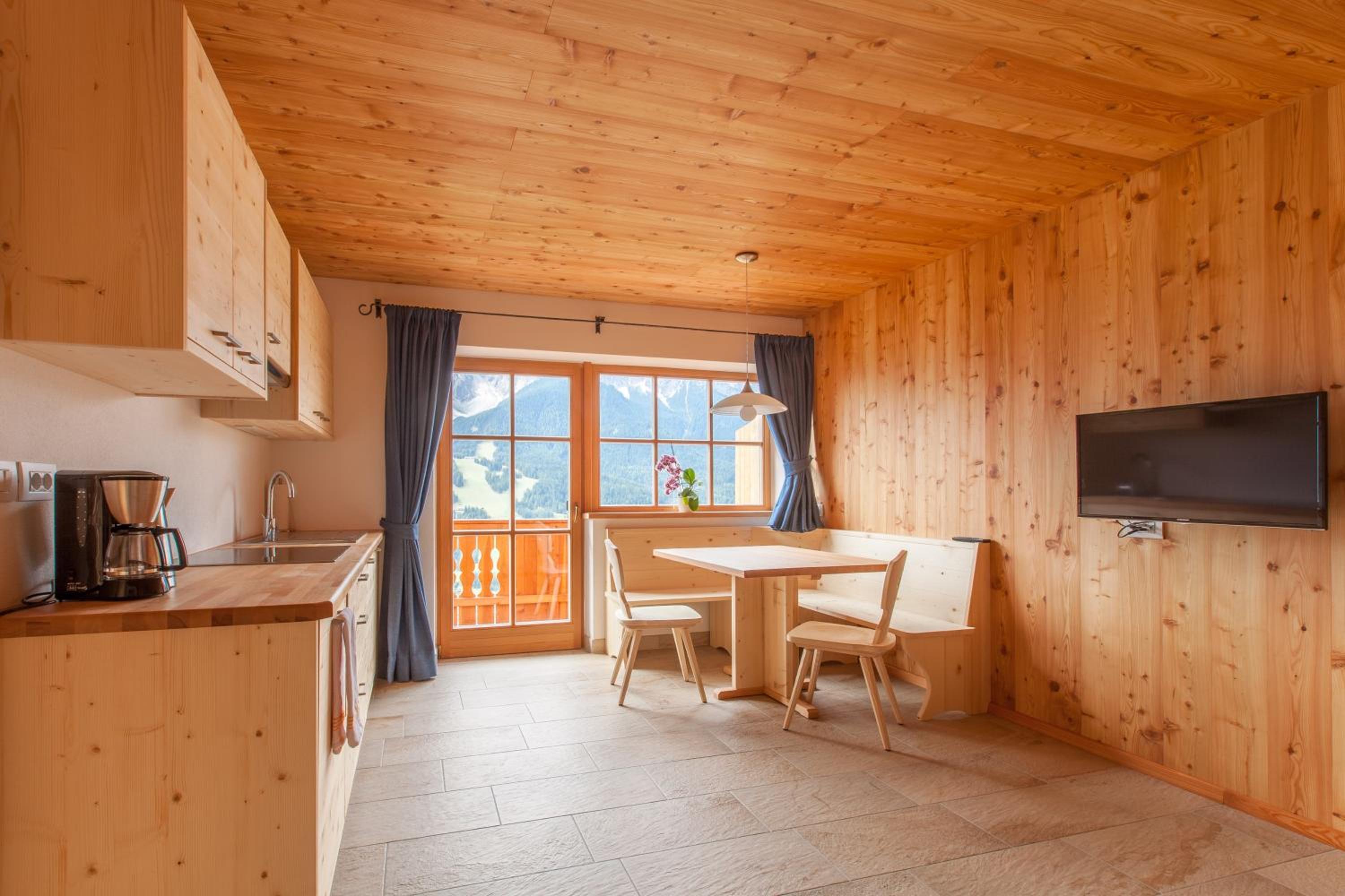 One-Bedroom Apartment with Mountain View photo 3