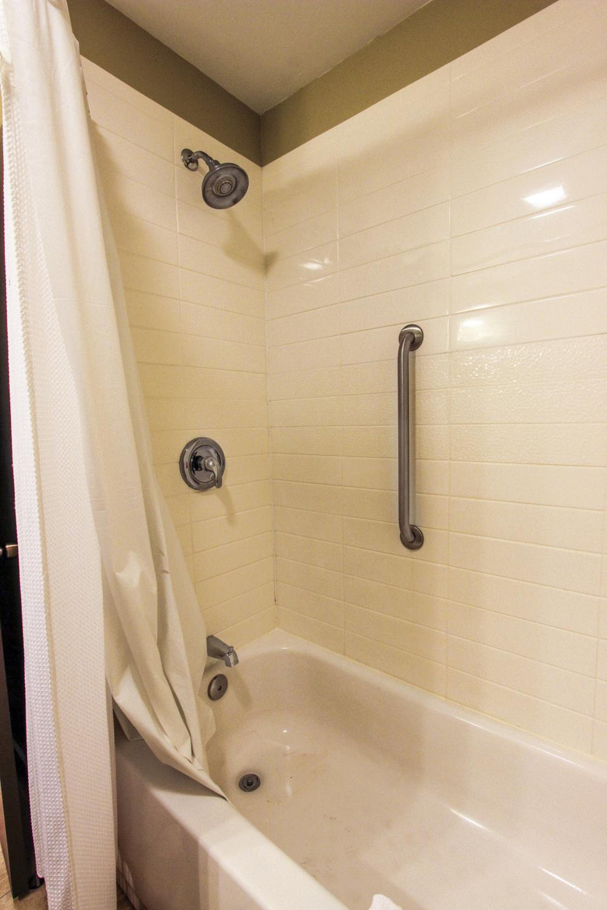 Double Room - Poolside/Non-Smoking photo 3