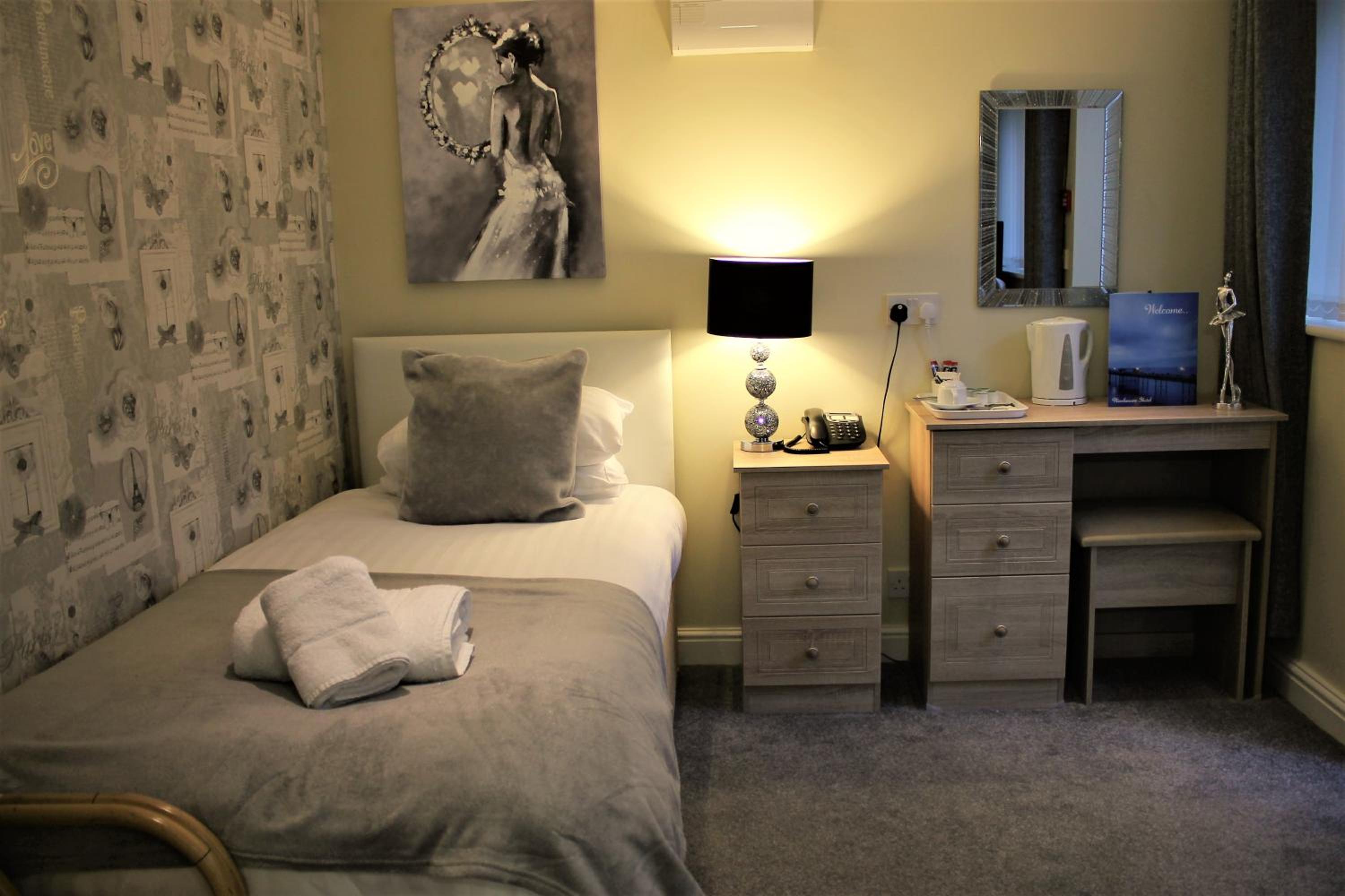 Basic Single Room - Annex