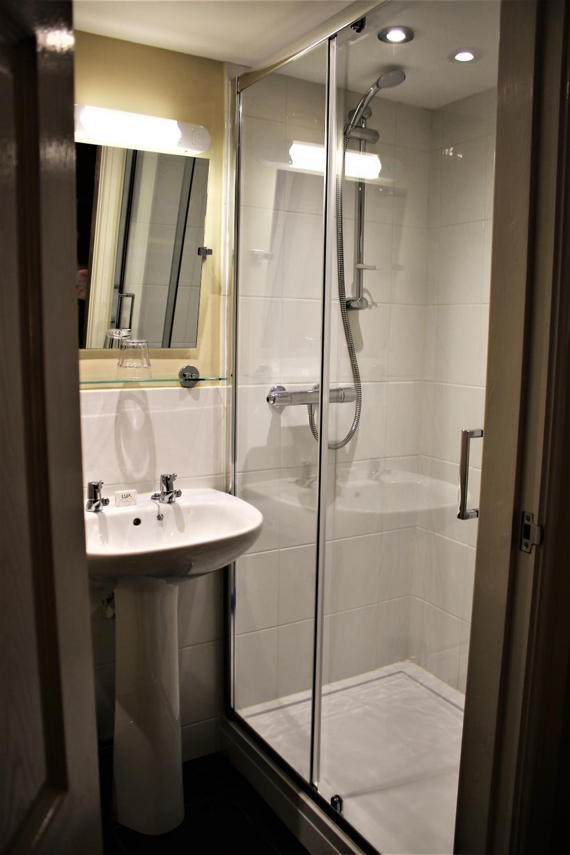 Basic Single Room - Annex photo 3