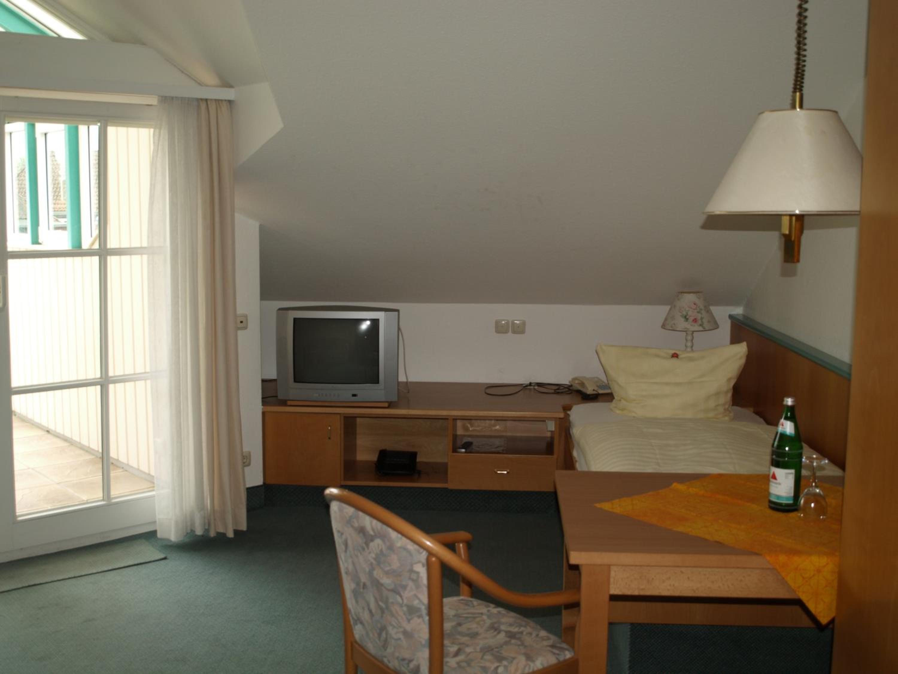 Apartment (1 Adult) with Balcony photo 3