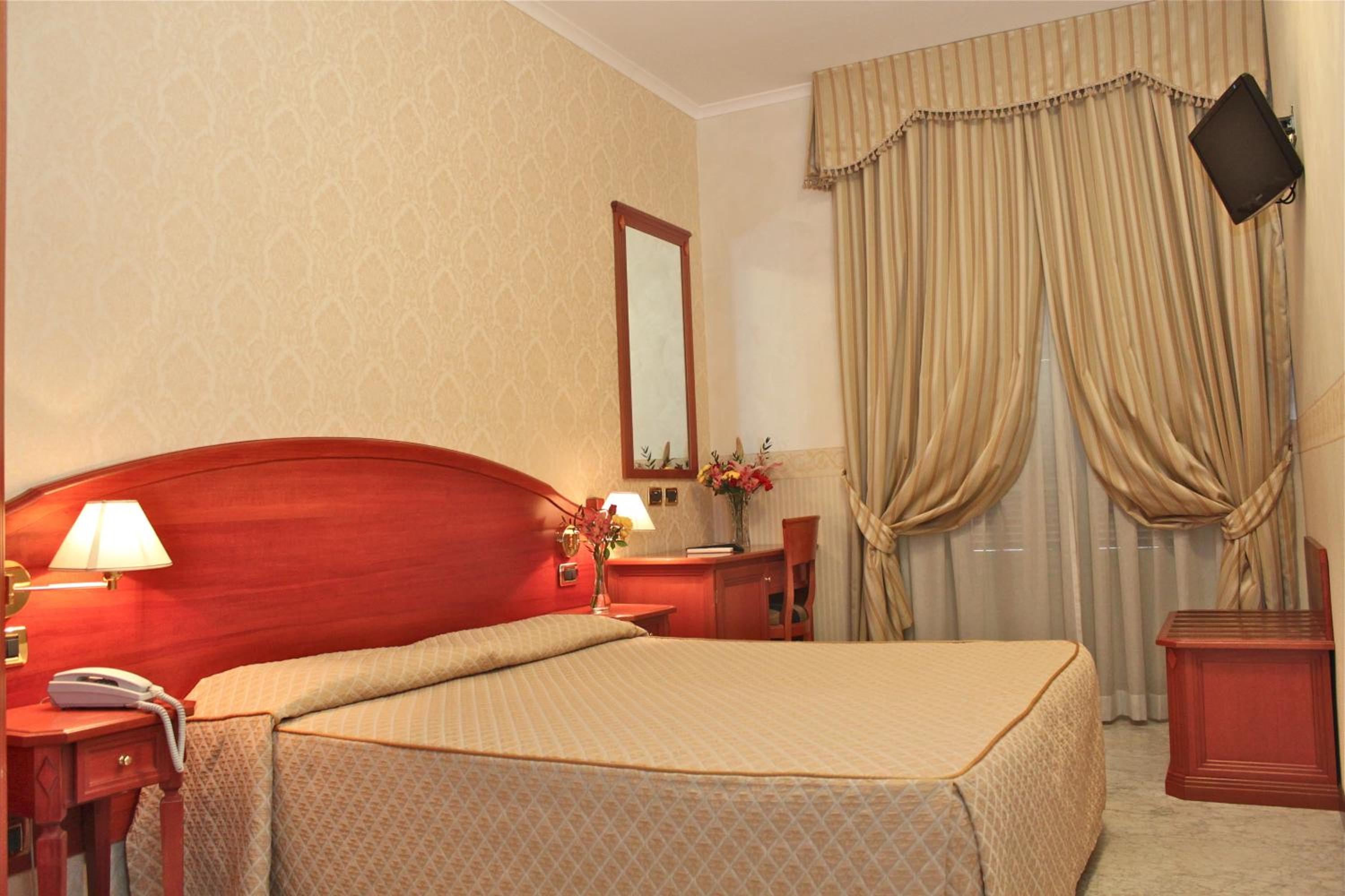 Classic Triple Room photo 2