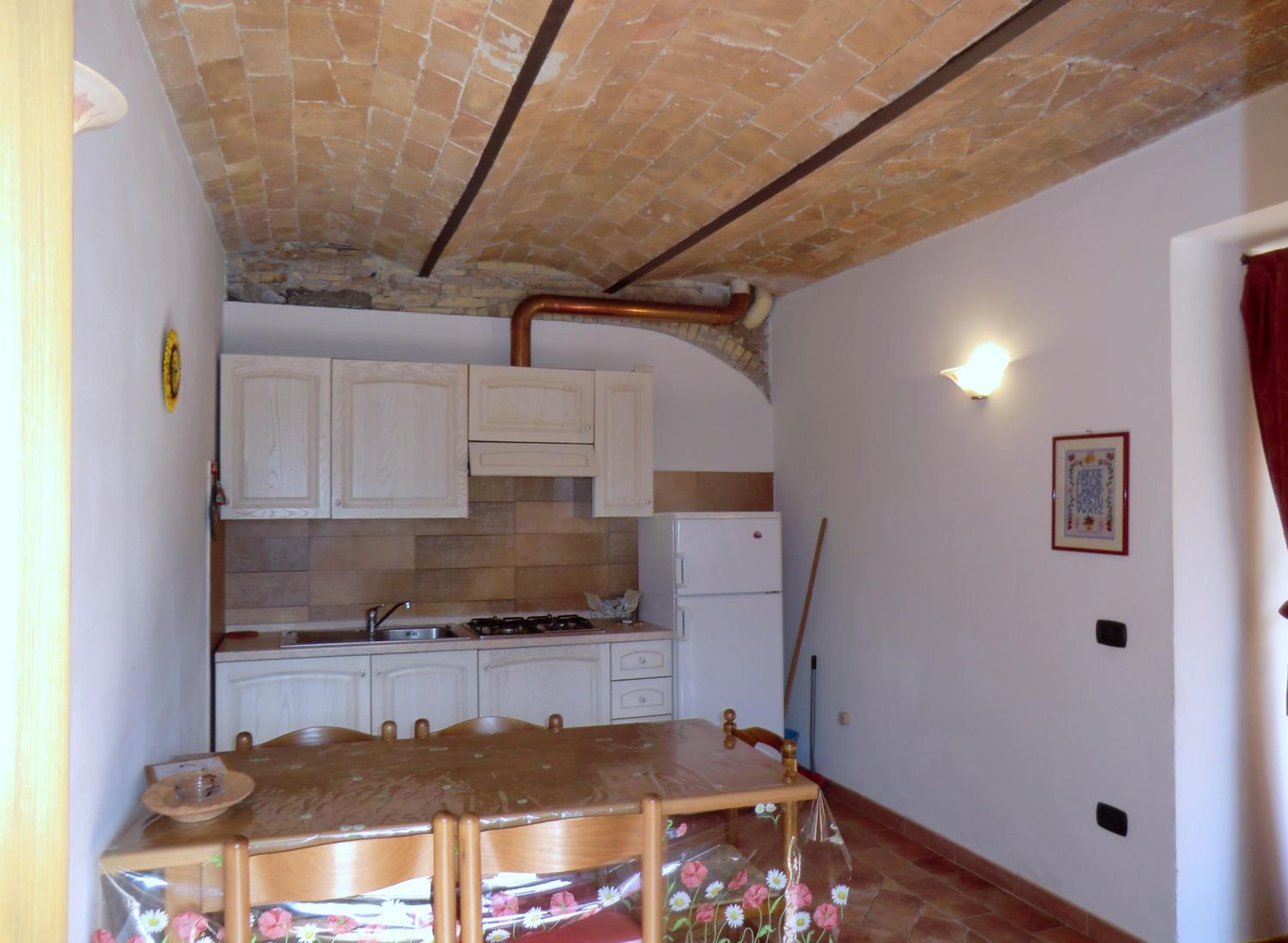 One-Bedroom Apartment - Photo 2