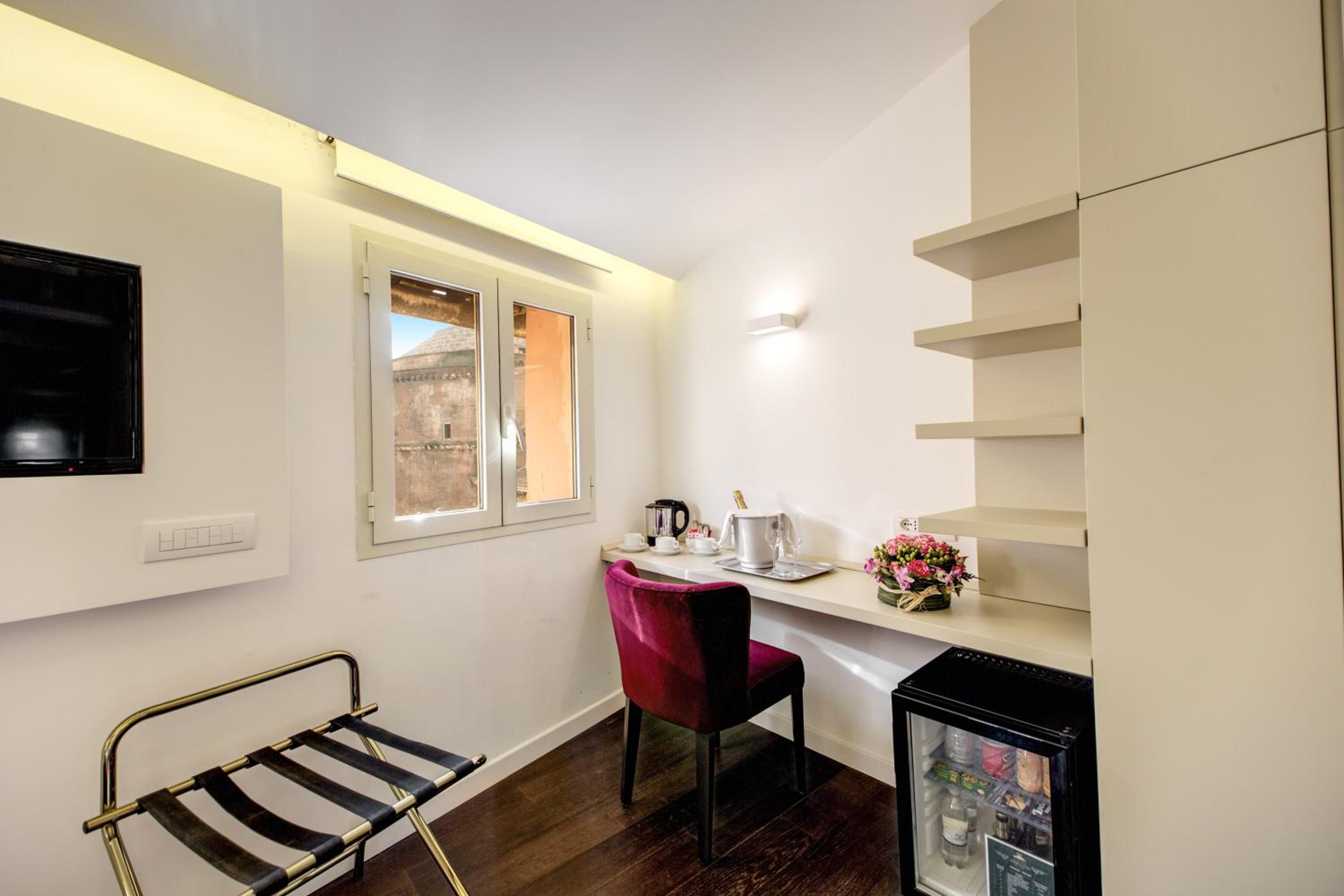 Junior Suite with Pantheon View on the 5th floor