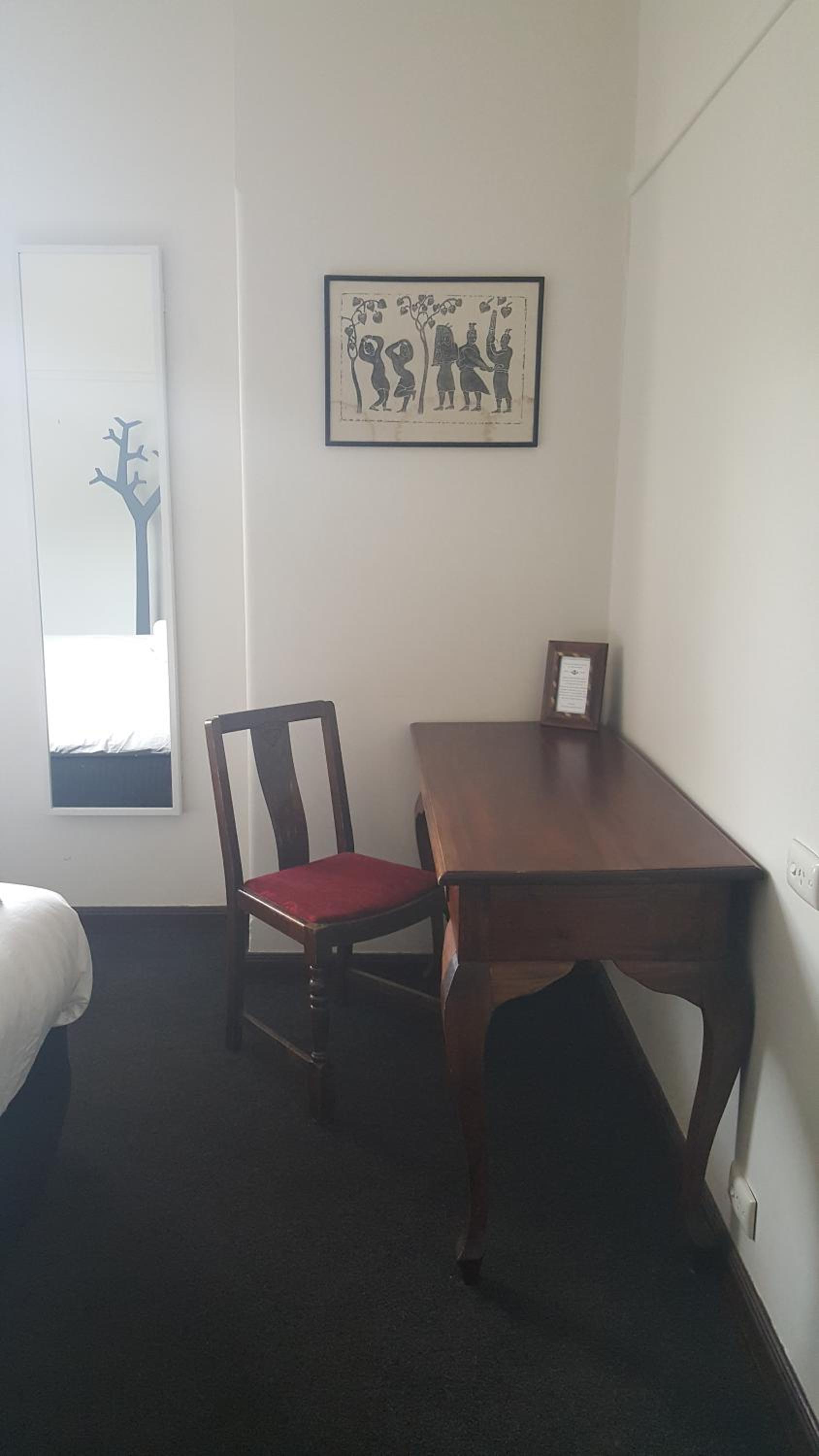 Budget Queen Room - Photo 1