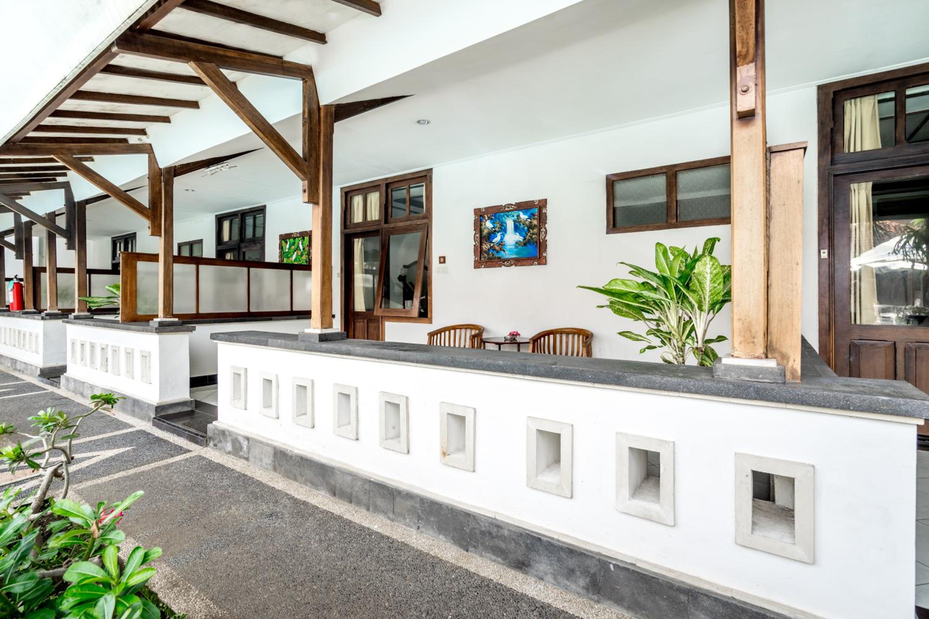 Deluxe Double or Twin Room with Pool View - Photo 4