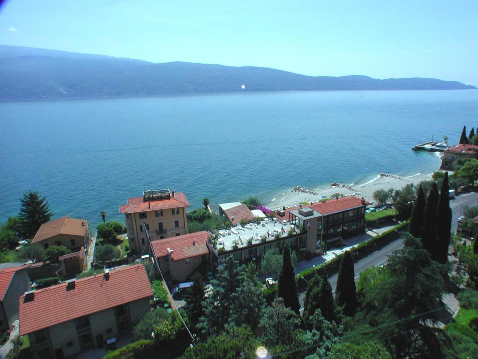 Standard Triple Room with Lake View photo 3