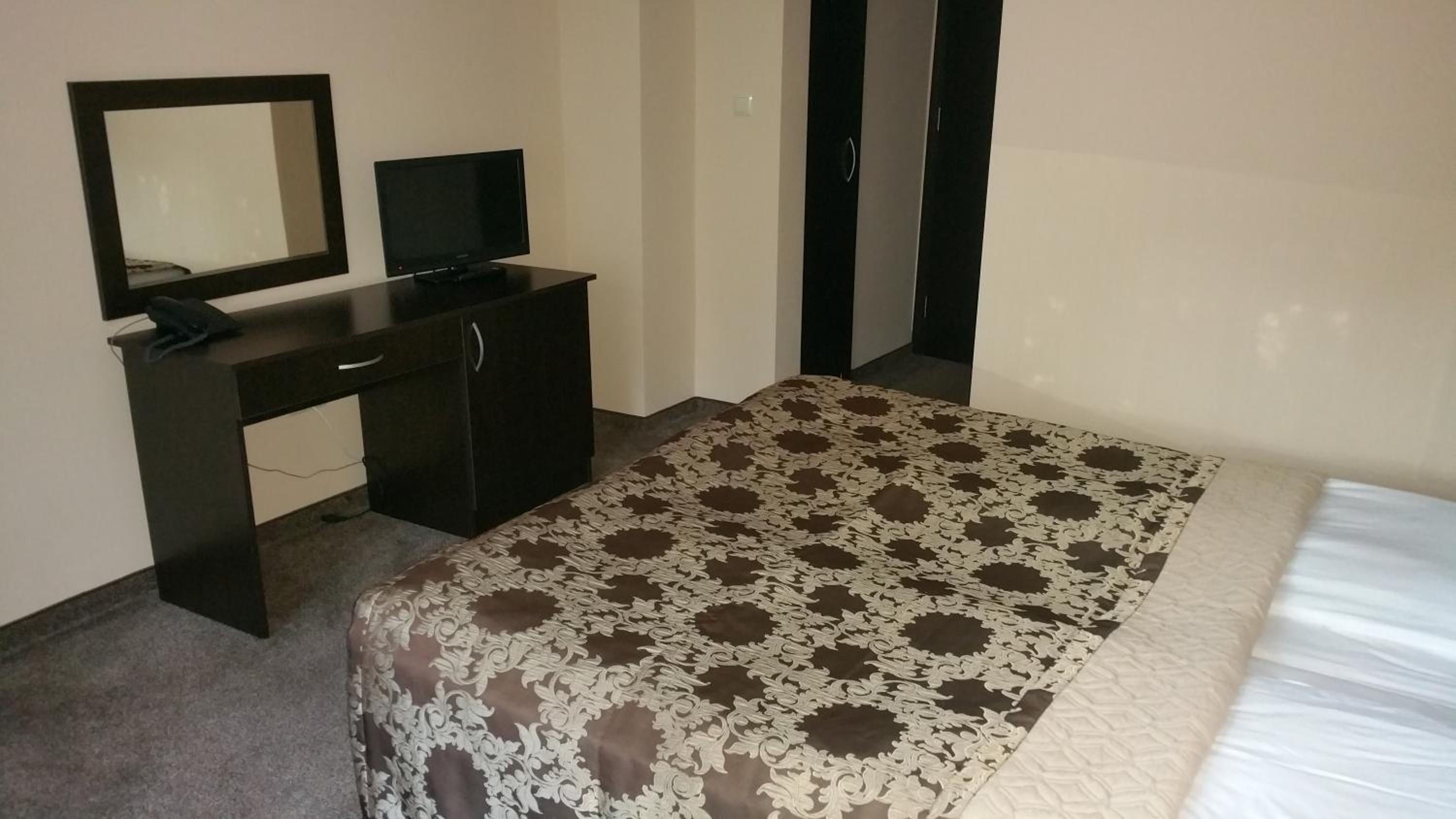 Double Room - Photo 2
