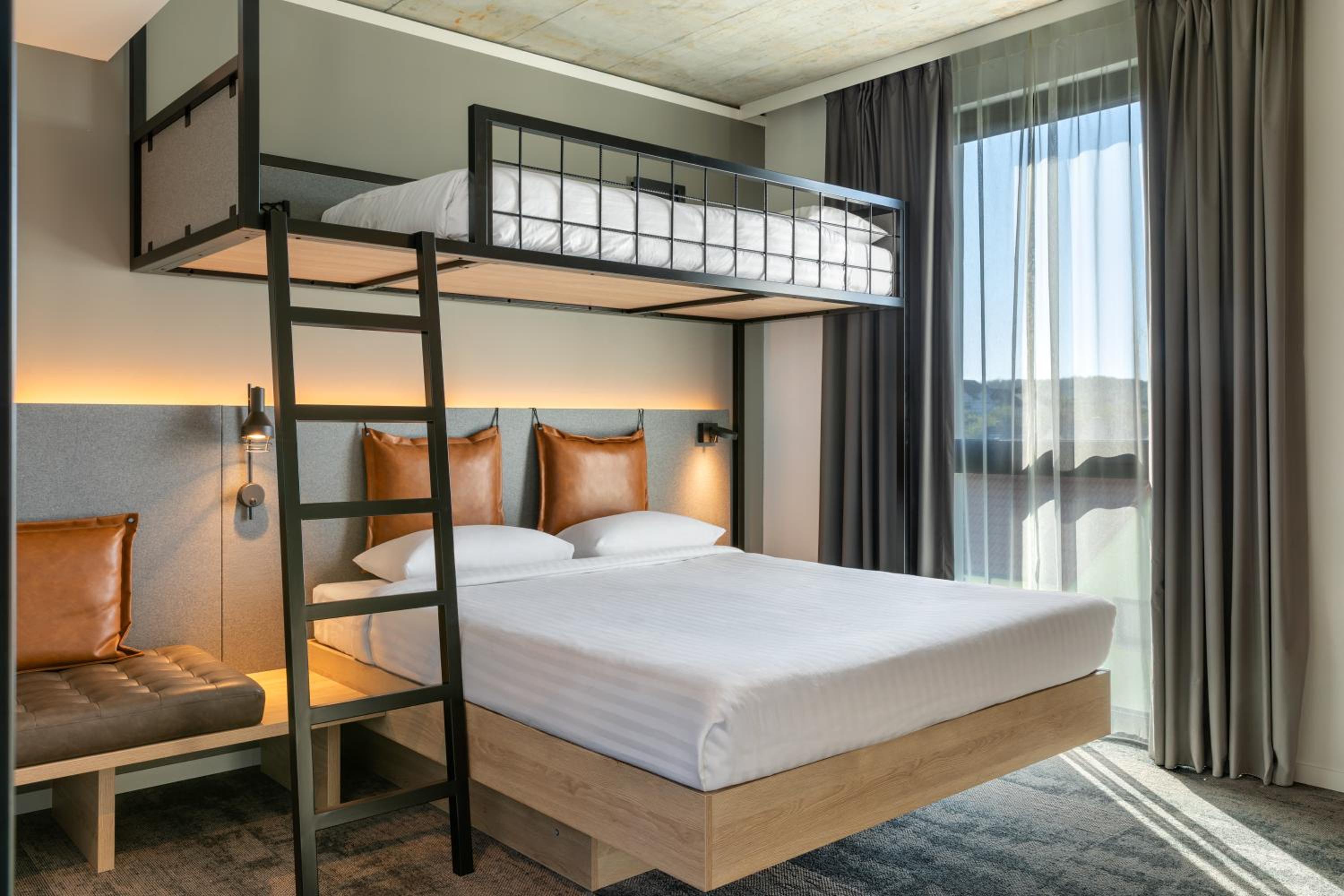 Moxy Triple Sleeper