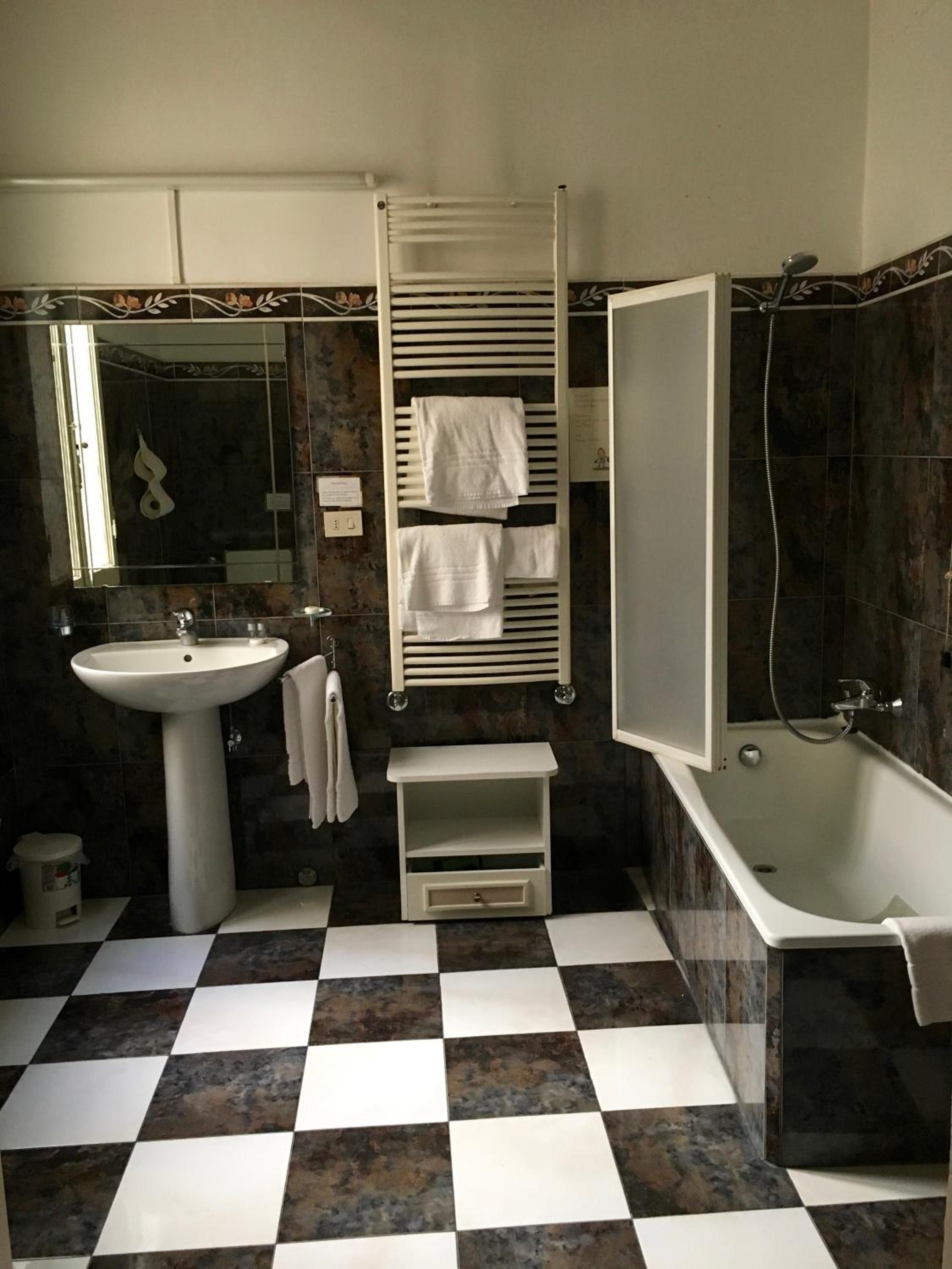 Economy Double or Twin Room photo 3