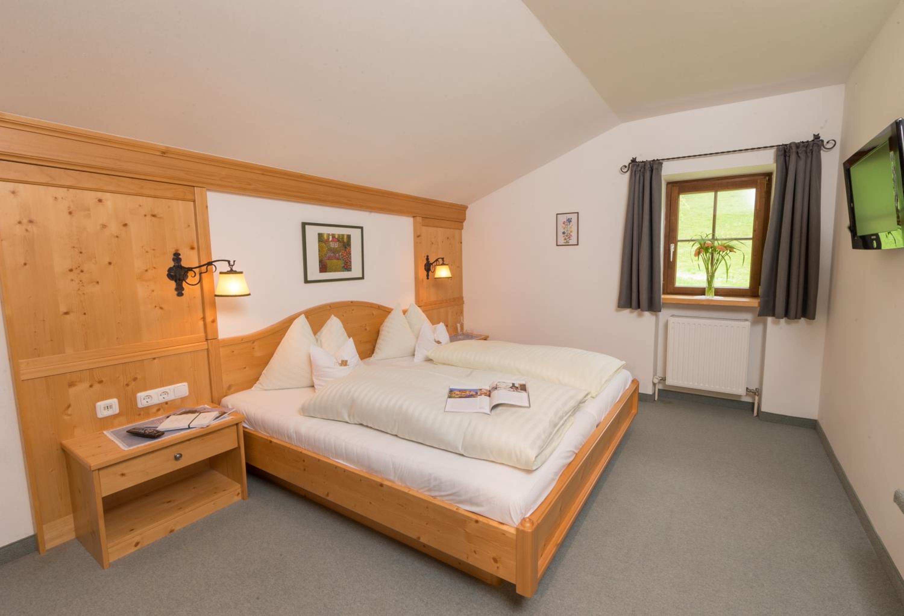 One-Bedroom Suite with Balcony