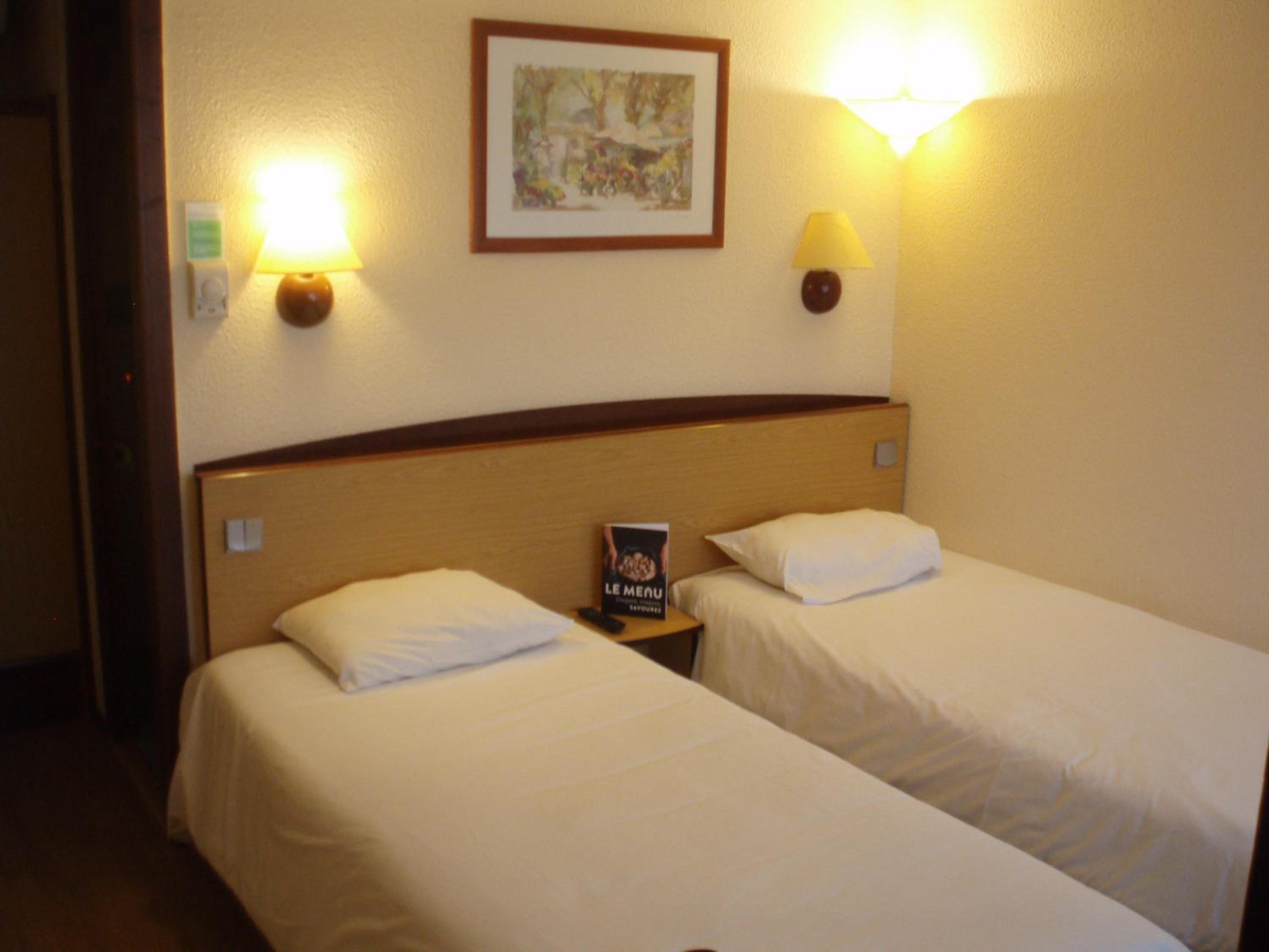 Twin Room with 2 Single Beds - Photo 1