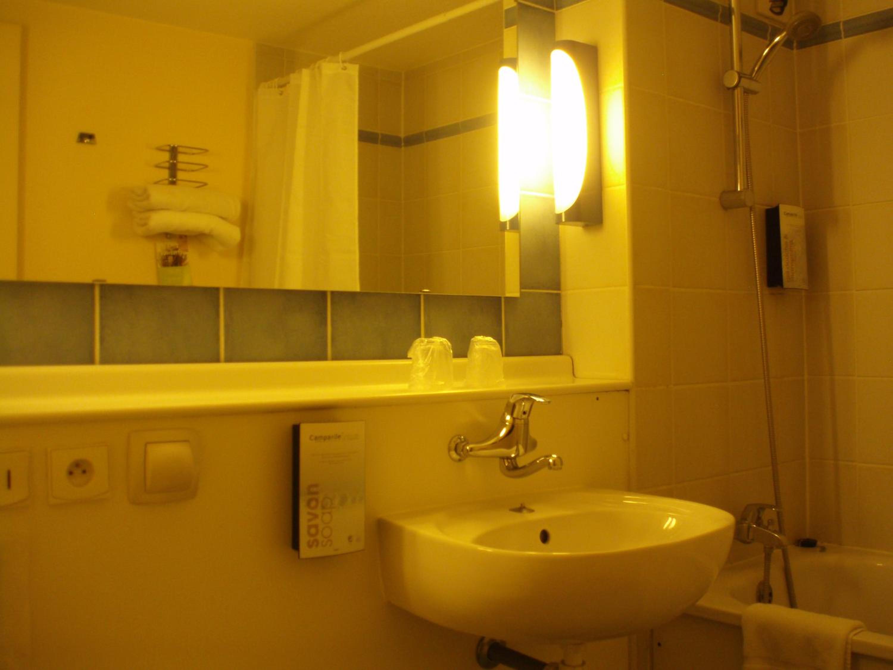 Twin Room with 2 Single Beds - Photo 3