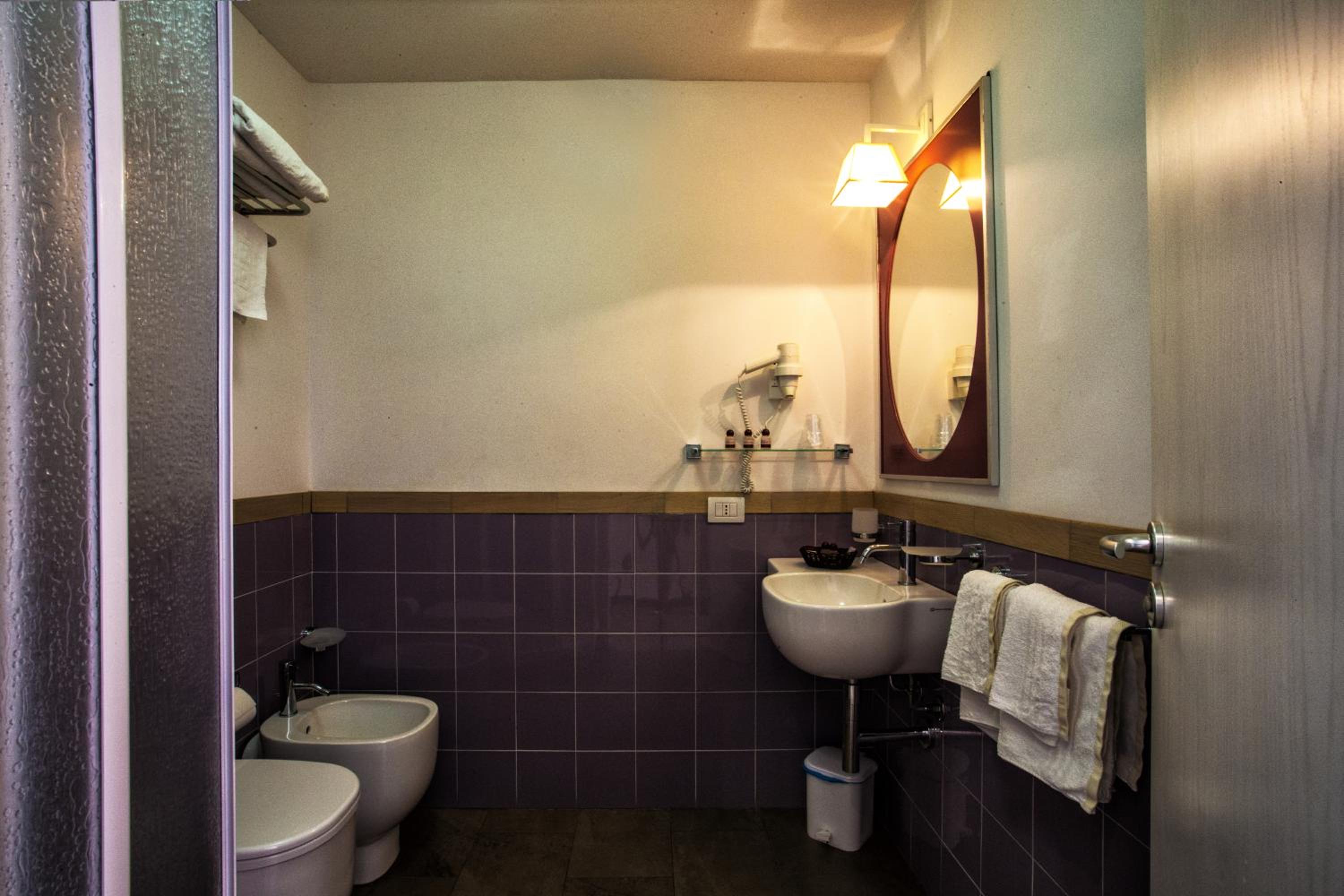 Double or Twin Room - Single Use photo 3