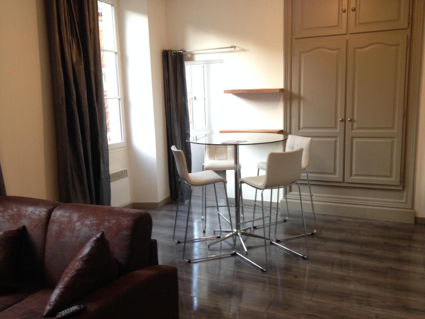 Studio Apartment