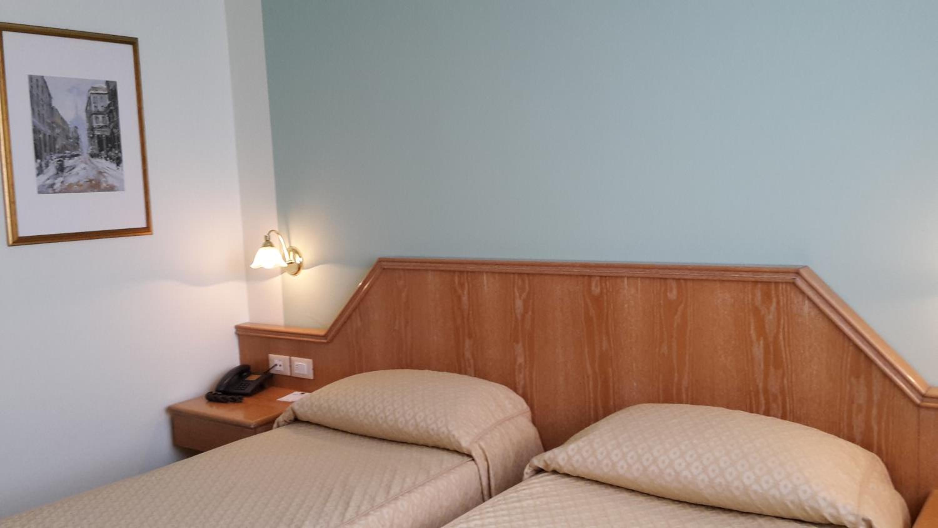 Twin Room - Photo 5