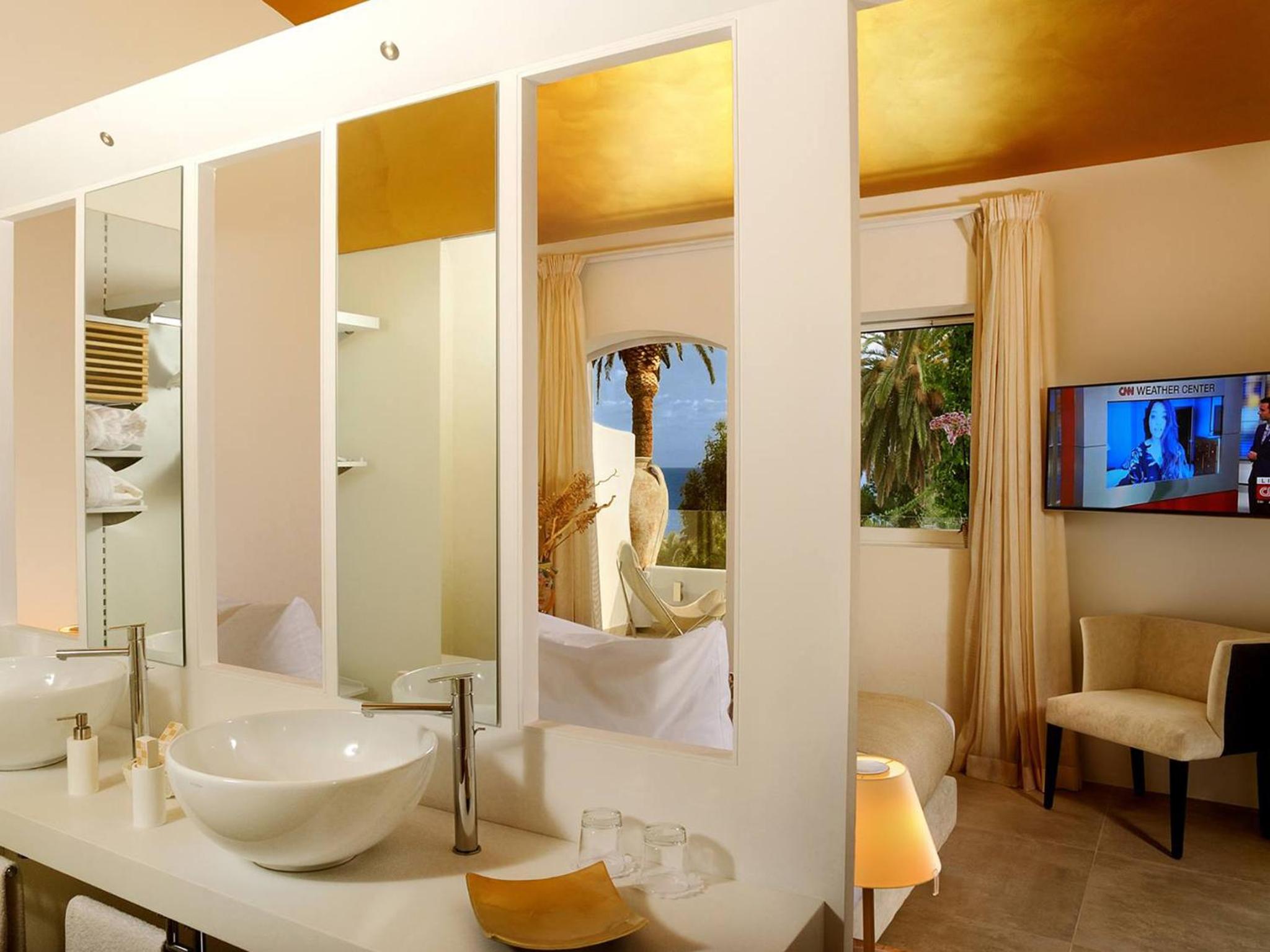 Suite (2 Adults + 2 Children) photo 3
