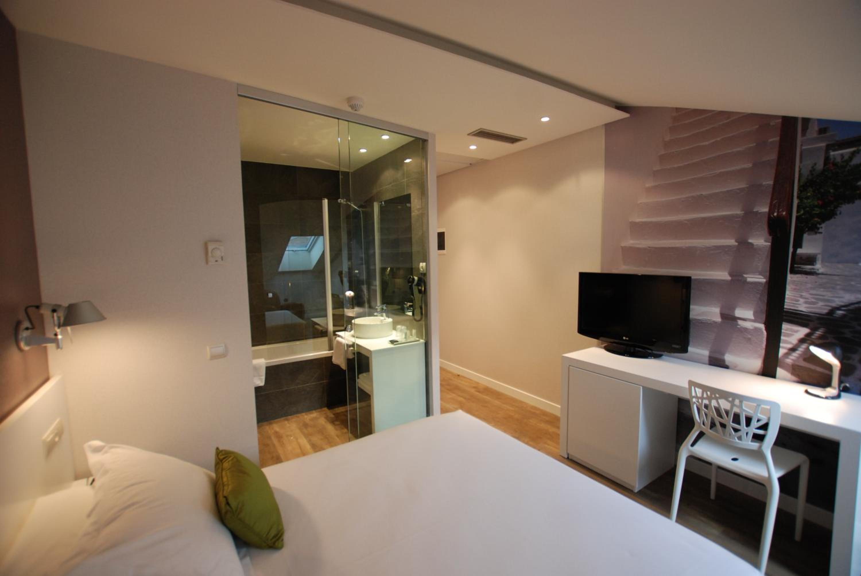 Deluxe Double Room - Attic - Photo 9