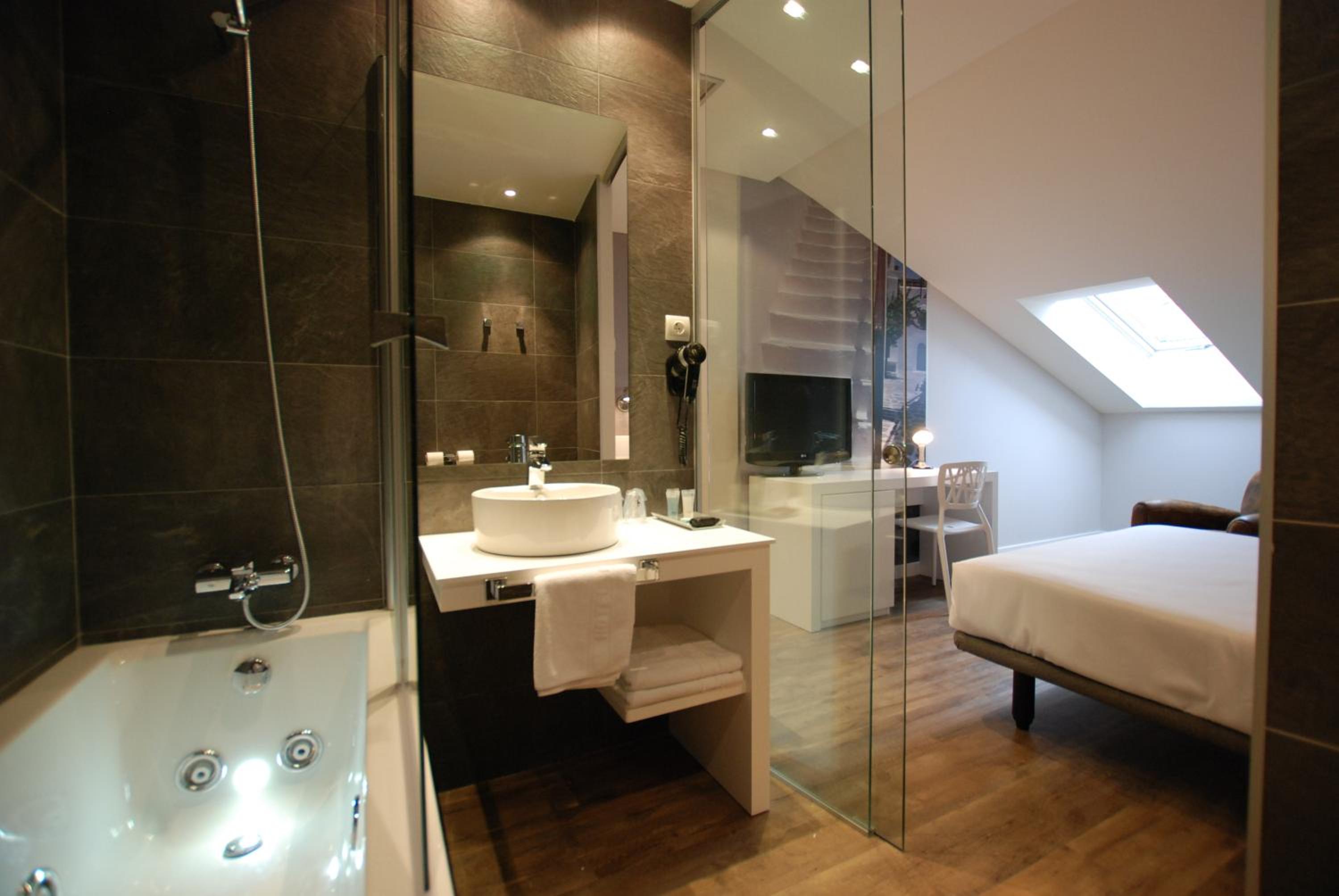 Deluxe Double Room - Attic - Photo 10