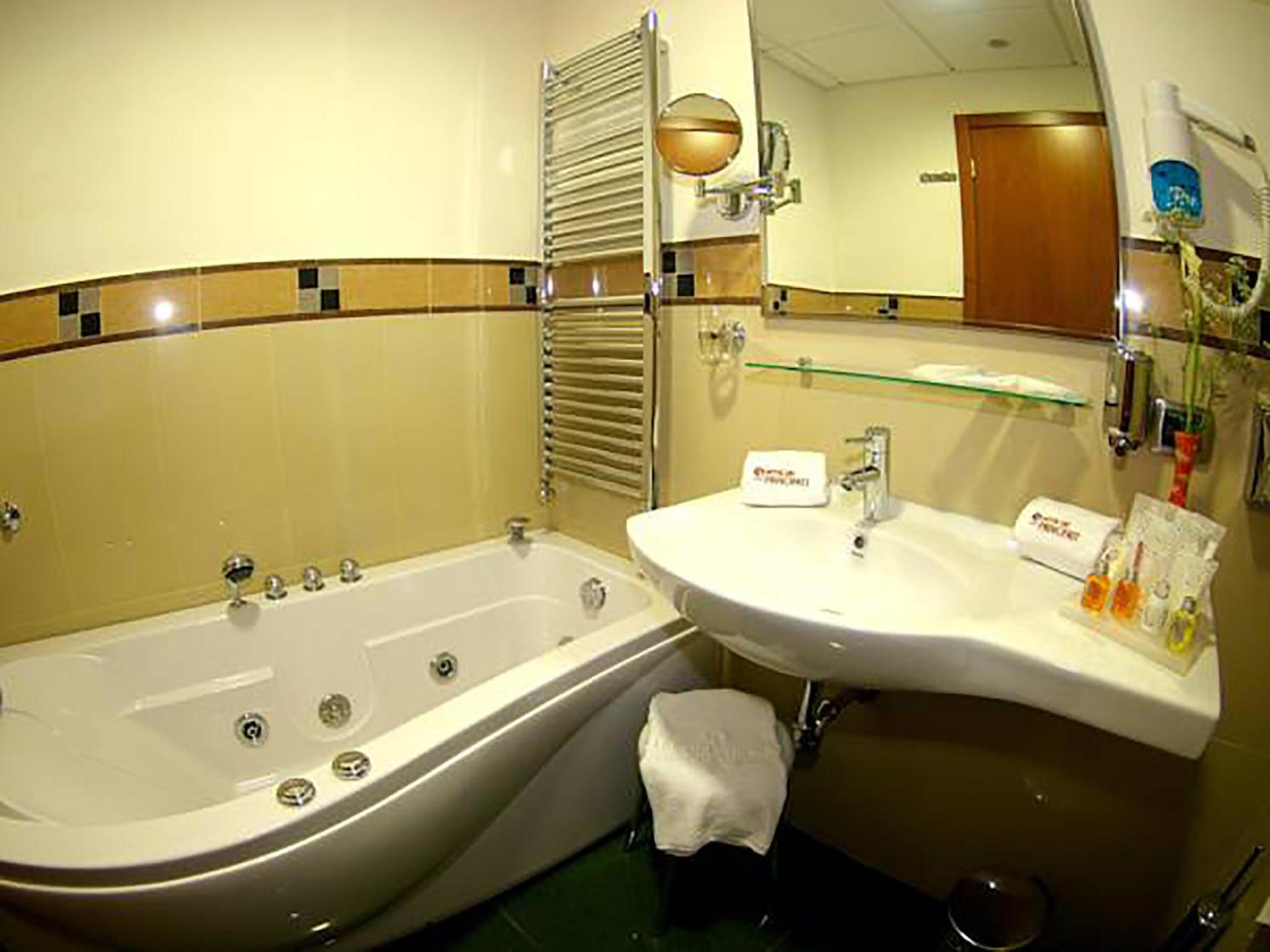 Superior Double Room (1 Adult) - Photo 8