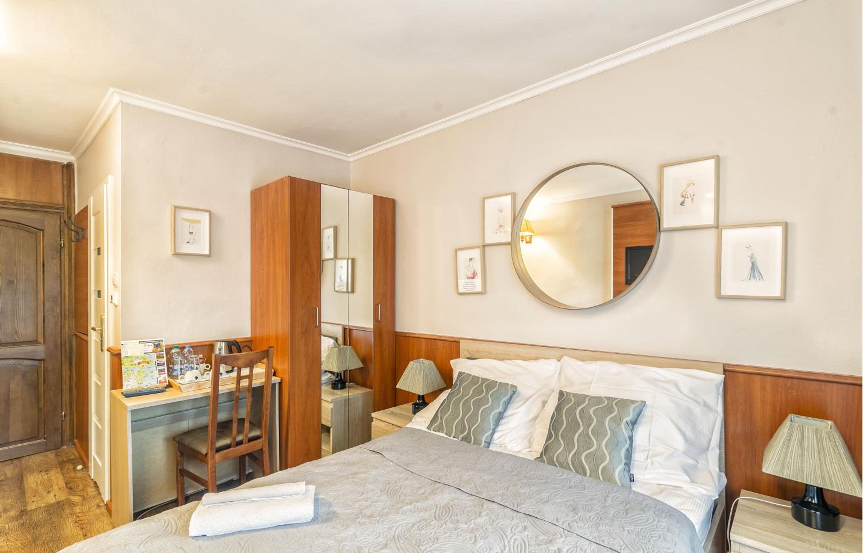 Double Room - Photo 6