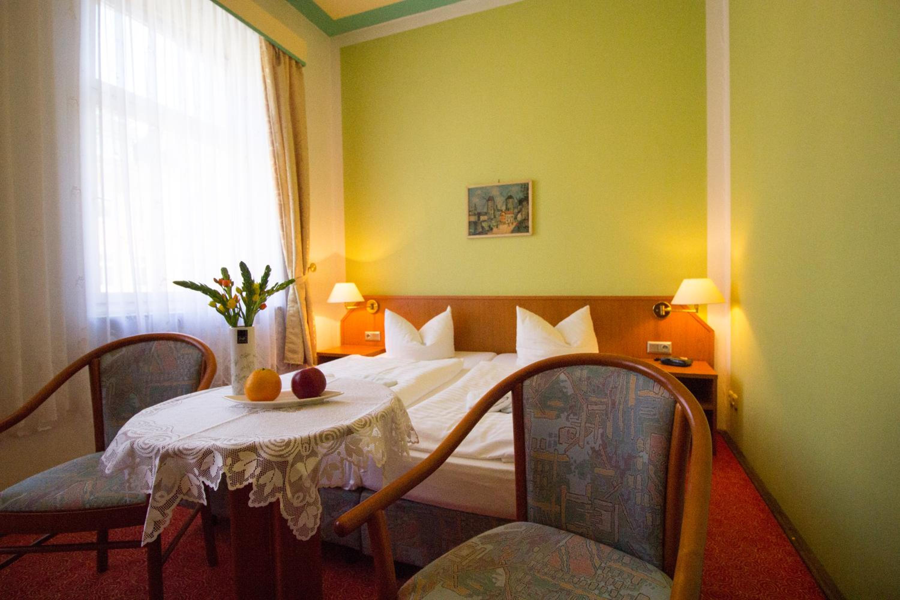 Double Room with Private Bathroom - Photo 4